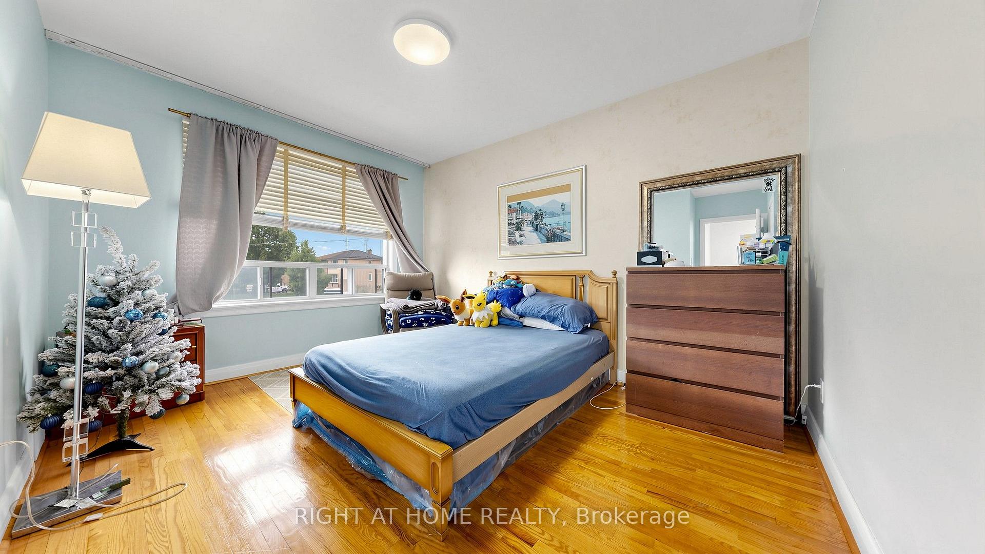 Photo 13 of 22 Brigham Court, Etobicoke, Elms-Old Rexdale — HOMEH