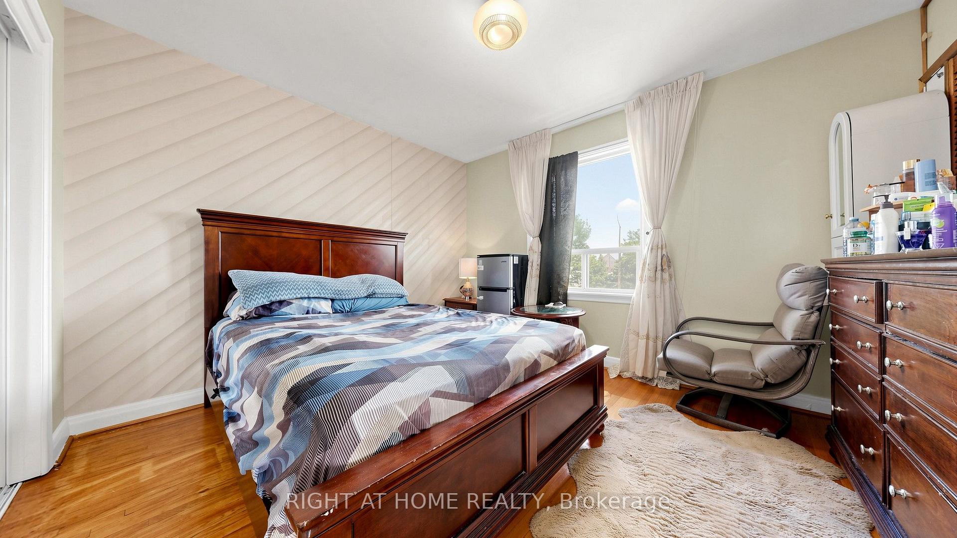 Photo 15 of 22 Brigham Court, Etobicoke, Elms-Old Rexdale — HOMEH