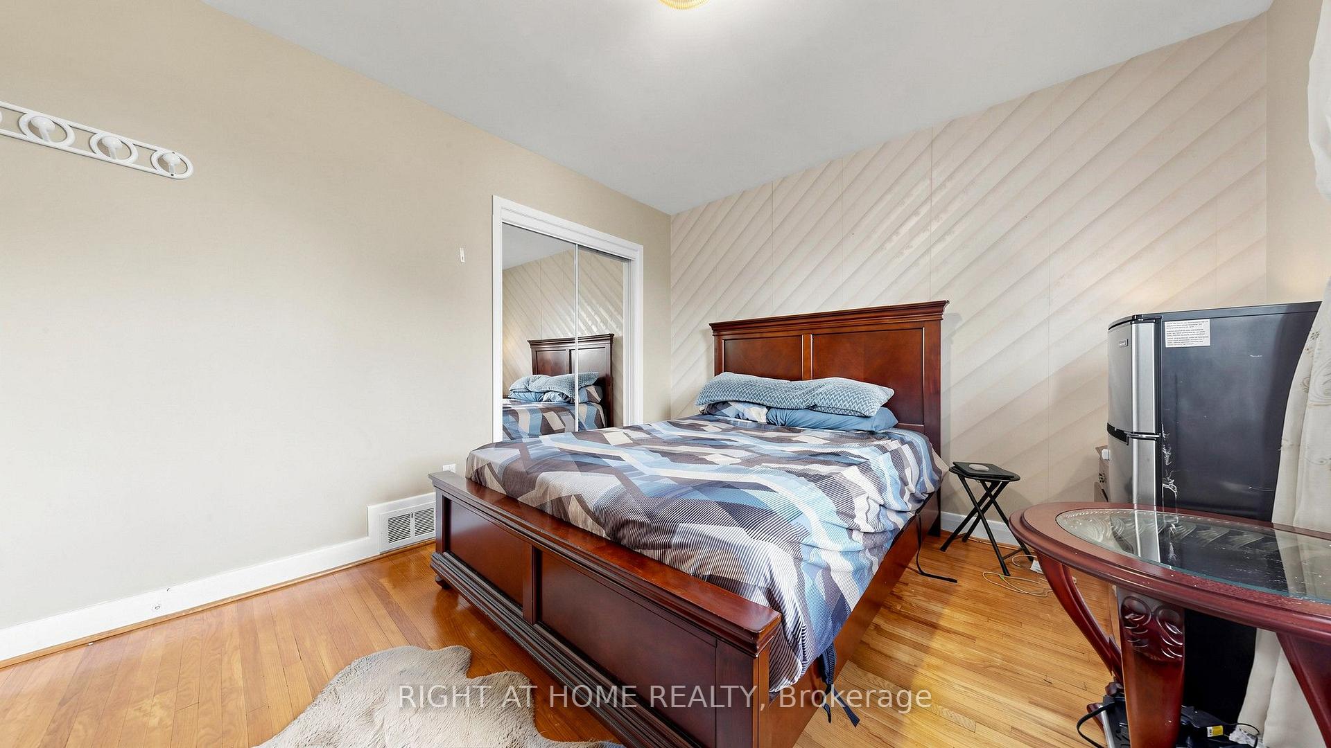 Photo 16 of 22 Brigham Court, Etobicoke, Elms-Old Rexdale — HOMEH