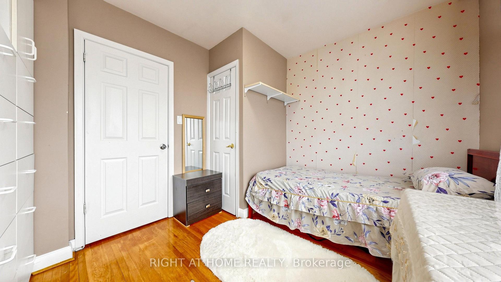 Photo 18 of 22 Brigham Court, Etobicoke, Elms-Old Rexdale — HOMEH