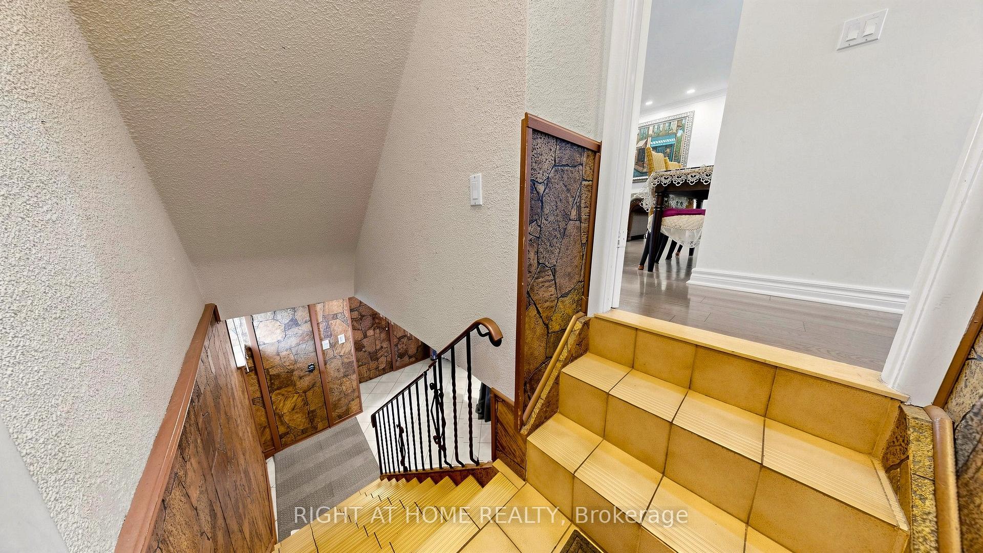 Photo 23 of 22 Brigham Court, Etobicoke, Elms-Old Rexdale — HOMEH