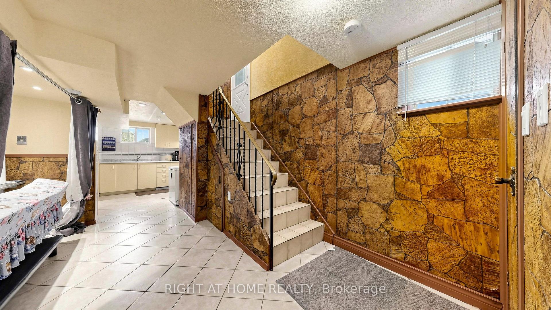 Photo 24 of 22 Brigham Court, Etobicoke, Elms-Old Rexdale — HOMEH