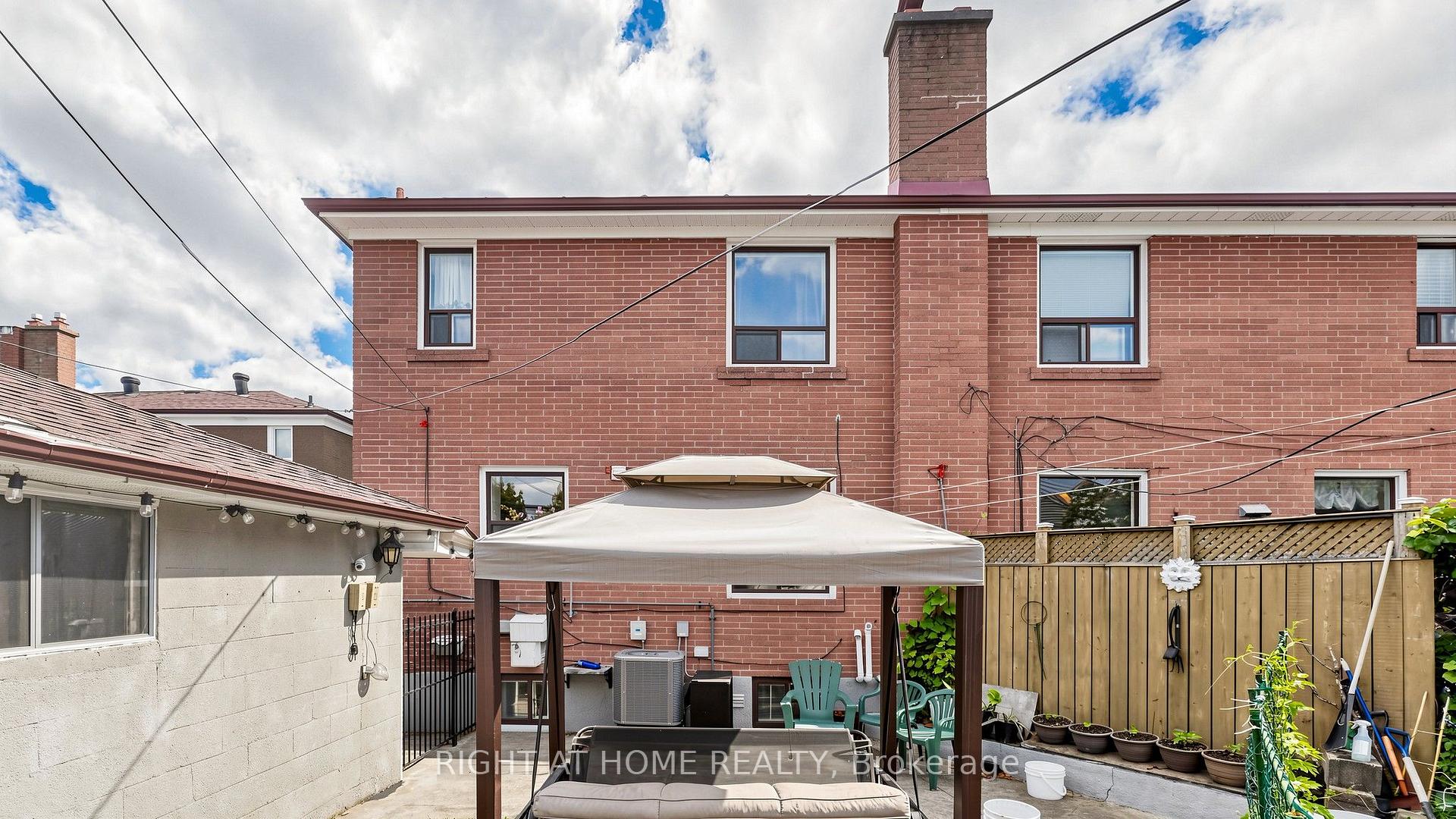 Photo 32 of 22 Brigham Court, Etobicoke, Elms-Old Rexdale — HOMEH