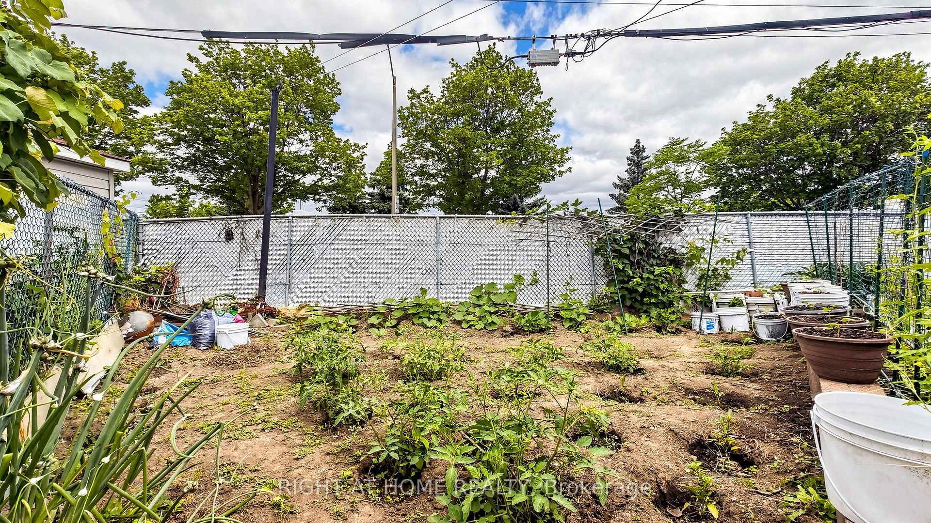 Photo 33 of 22 Brigham Court, Etobicoke, Elms-Old Rexdale — HOMEH