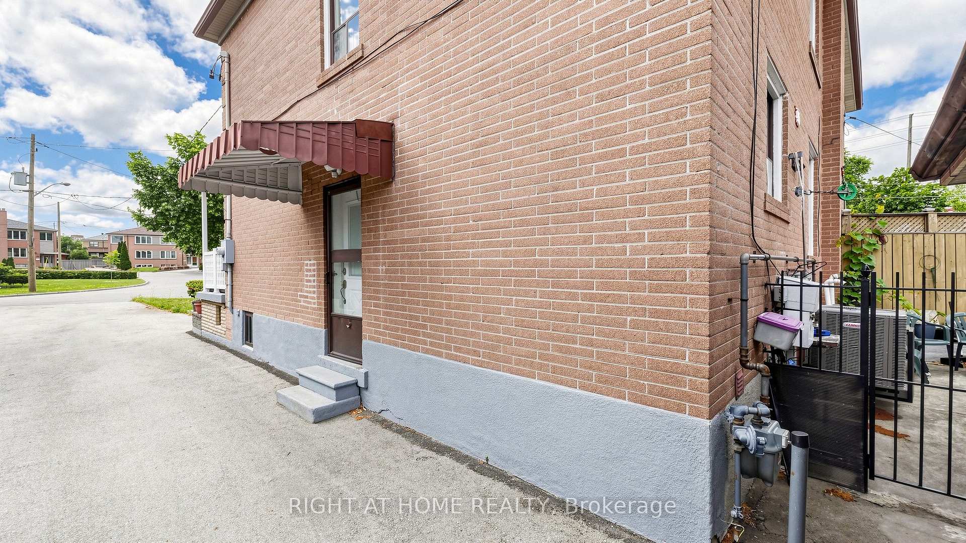 Photo 35 of 22 Brigham Court, Etobicoke, Elms-Old Rexdale — HOMEH