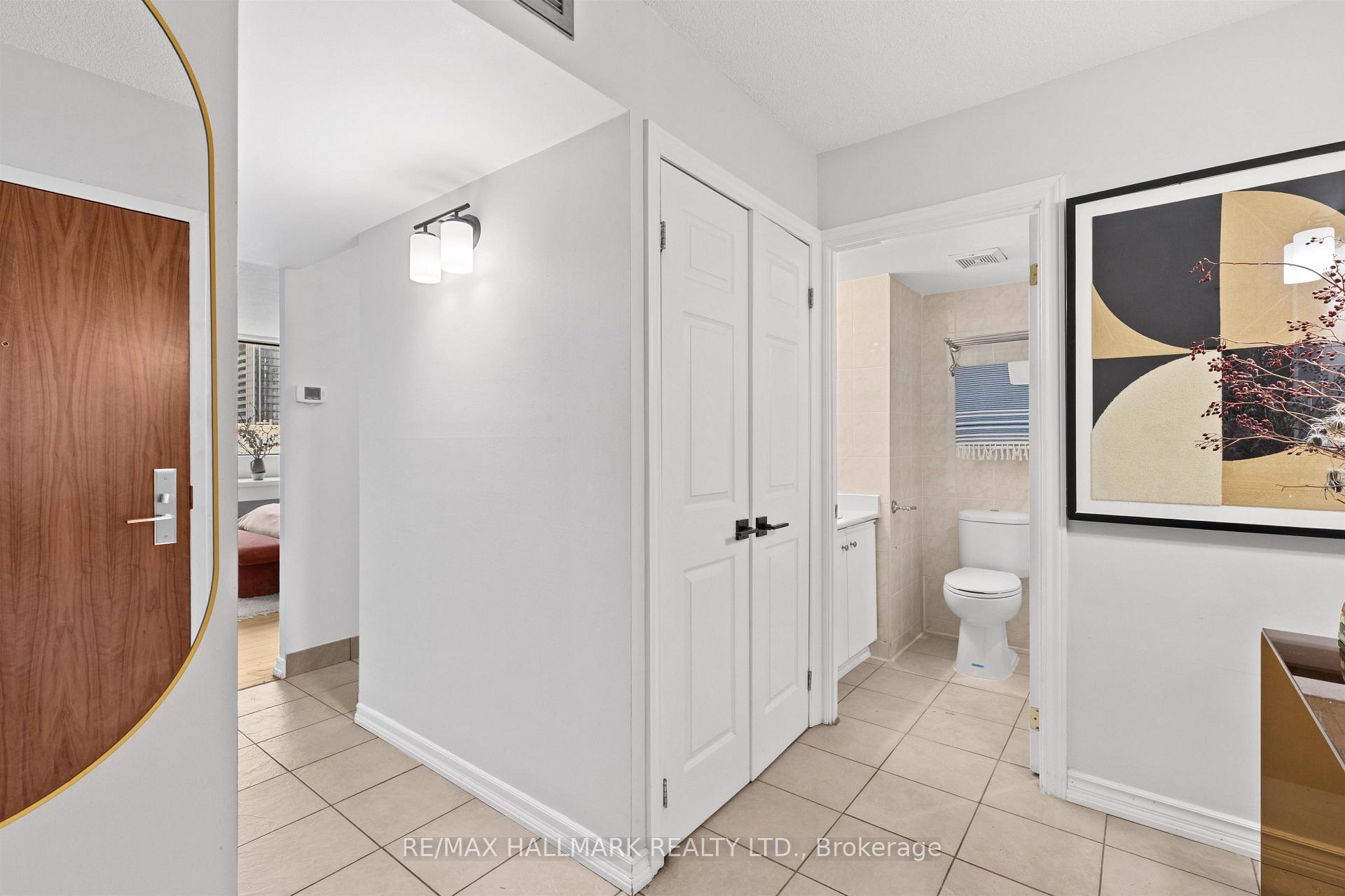 Photo 4 of Unit 1603, 914 Yonge Street, Toronto, The Annex — HOMEH