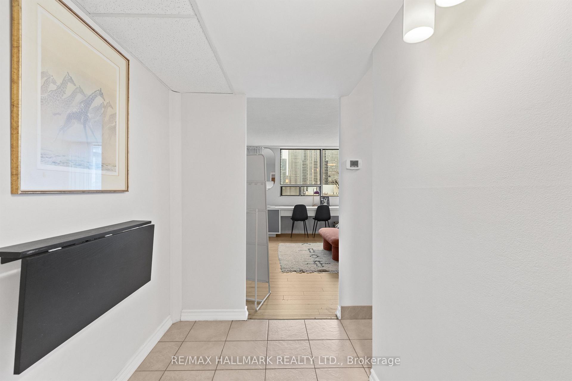 Photo 5 of Unit 1603, 914 Yonge Street, Toronto, The Annex — HOMEH