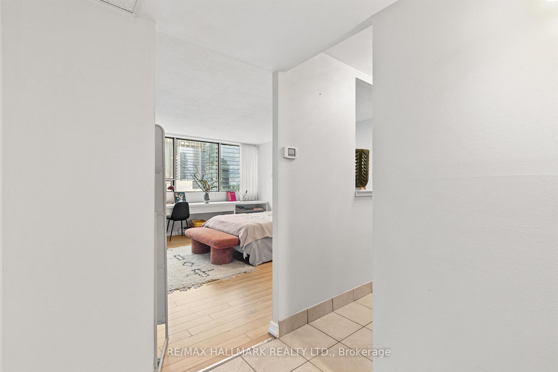 Photo 7 of Unit 1603, 914 Yonge Street, Toronto, The Annex — HOMEH