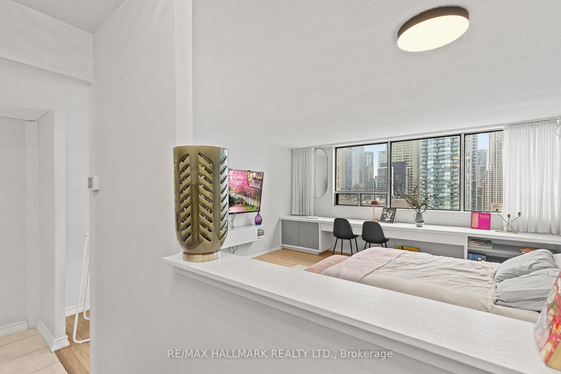 Photo 11 of Unit 1603, 914 Yonge Street, Toronto, The Annex — HOMEH
