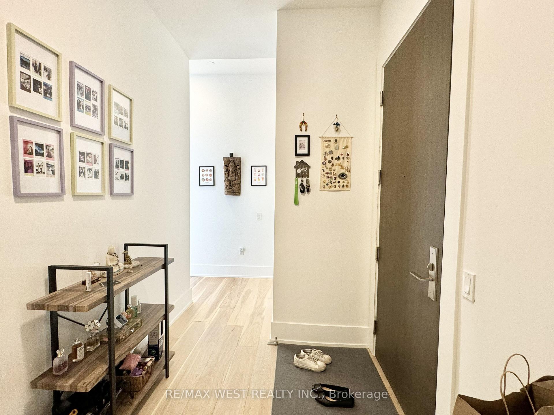 Photo 5 of Unit 4603, 39 Roehampton Avenue, Toronto, Mount Pleasant West — HOMEH