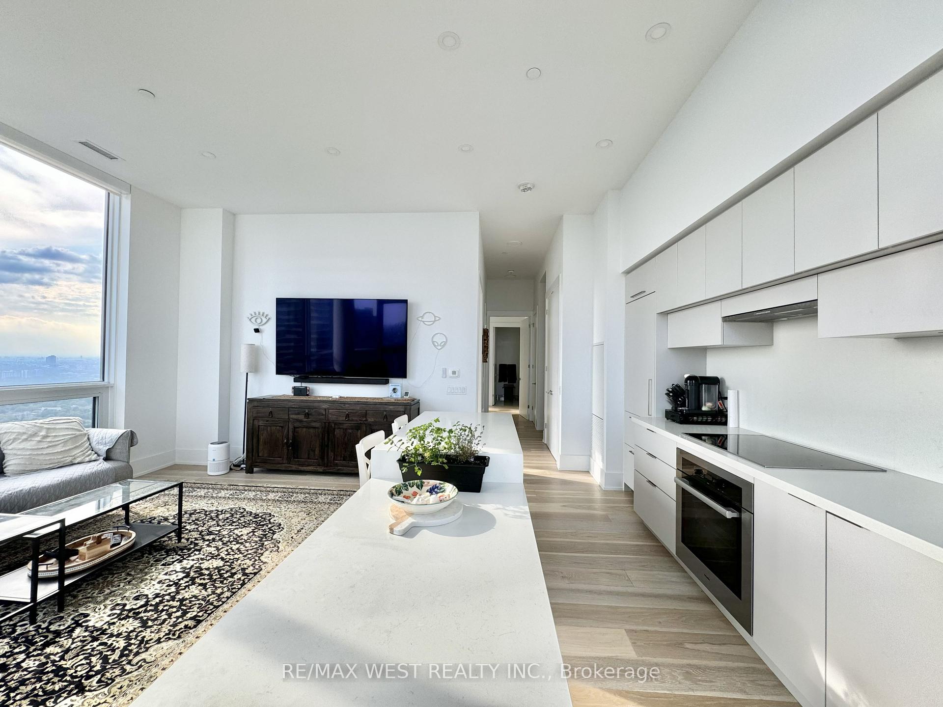 Photo 7 of Unit 4603, 39 Roehampton Avenue, Toronto, Mount Pleasant West — HOMEH