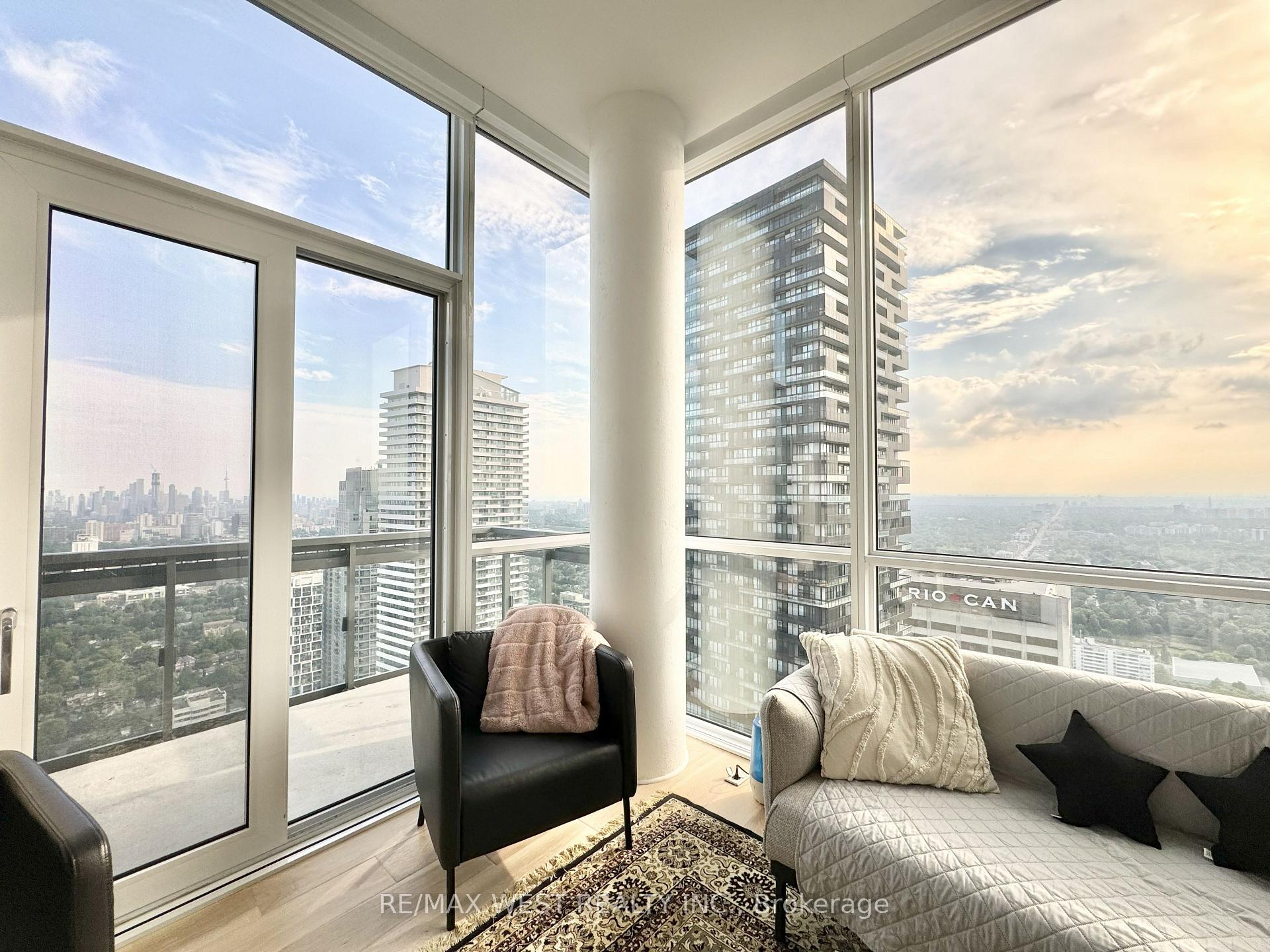 Photo 8 of Unit 4603, 39 Roehampton Avenue, Toronto, Mount Pleasant West — HOMEH