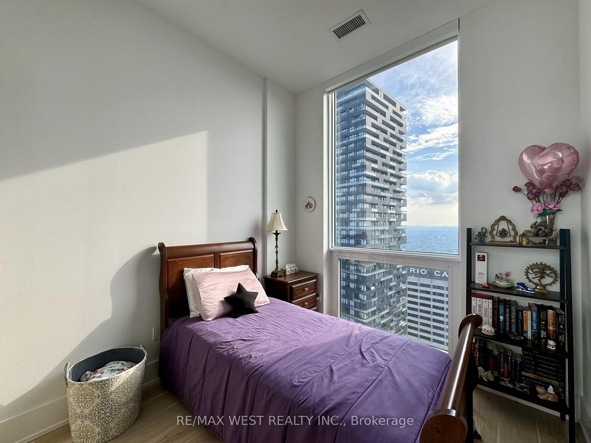 Photo 15 of Unit 4603, 39 Roehampton Avenue, Toronto, Mount Pleasant West — HOMEH