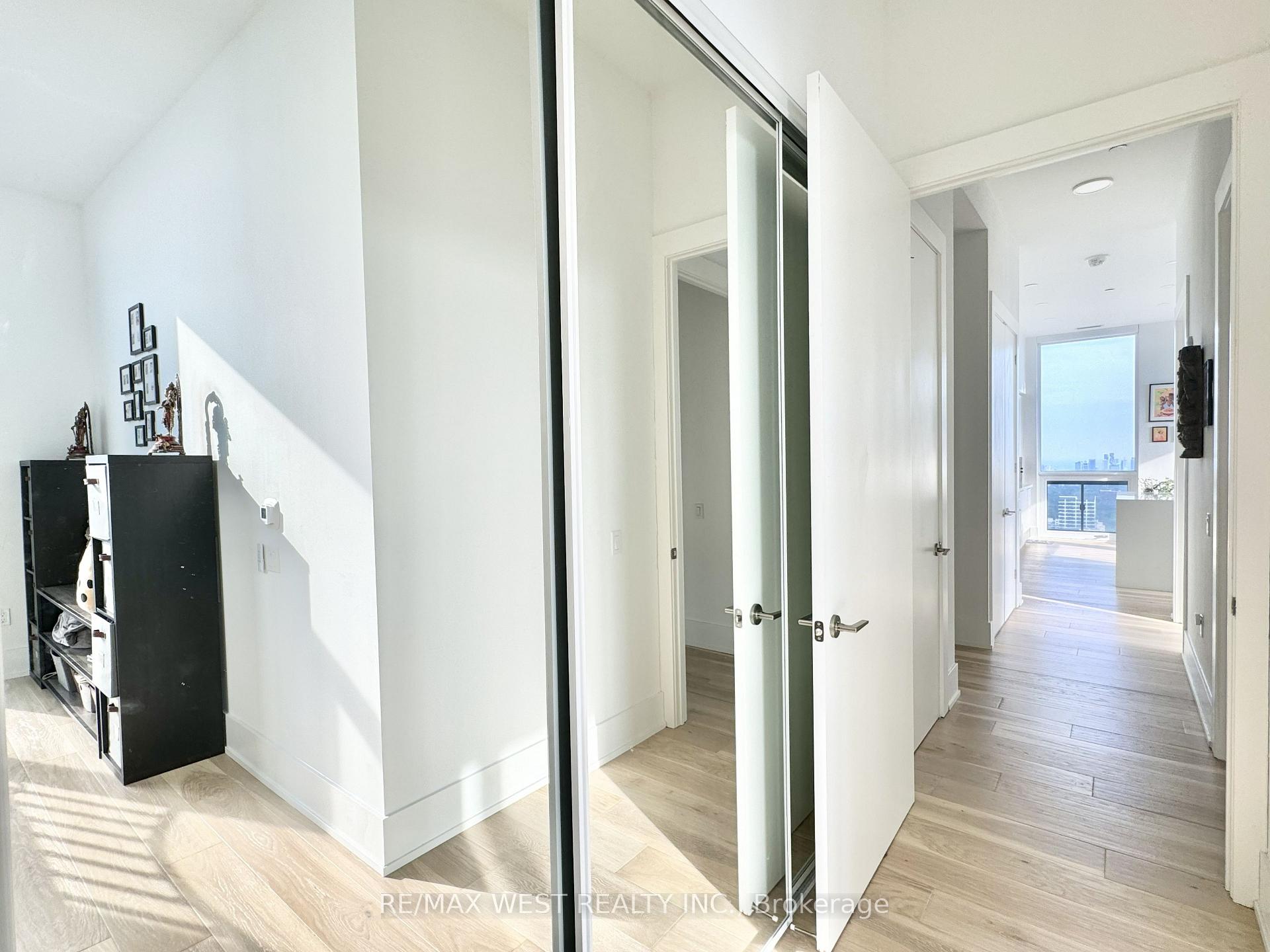 Photo 29 of Unit 4603, 39 Roehampton Avenue, Toronto, Mount Pleasant West — HOMEH