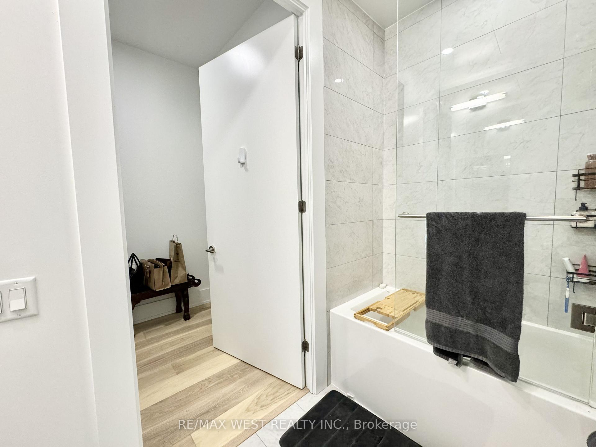 Photo 34 of Unit 4603, 39 Roehampton Avenue, Toronto, Mount Pleasant West — HOMEH
