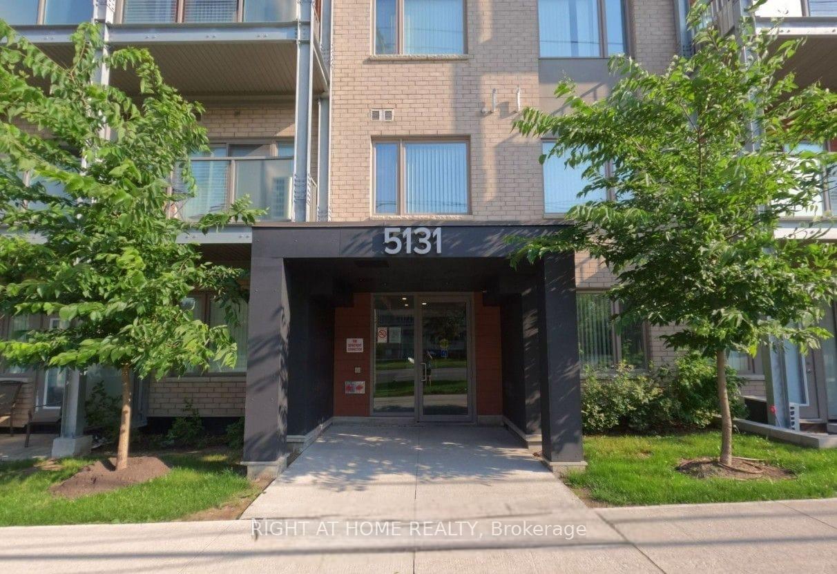 Front of Unit 401, 5131 Sheppard Avenue E