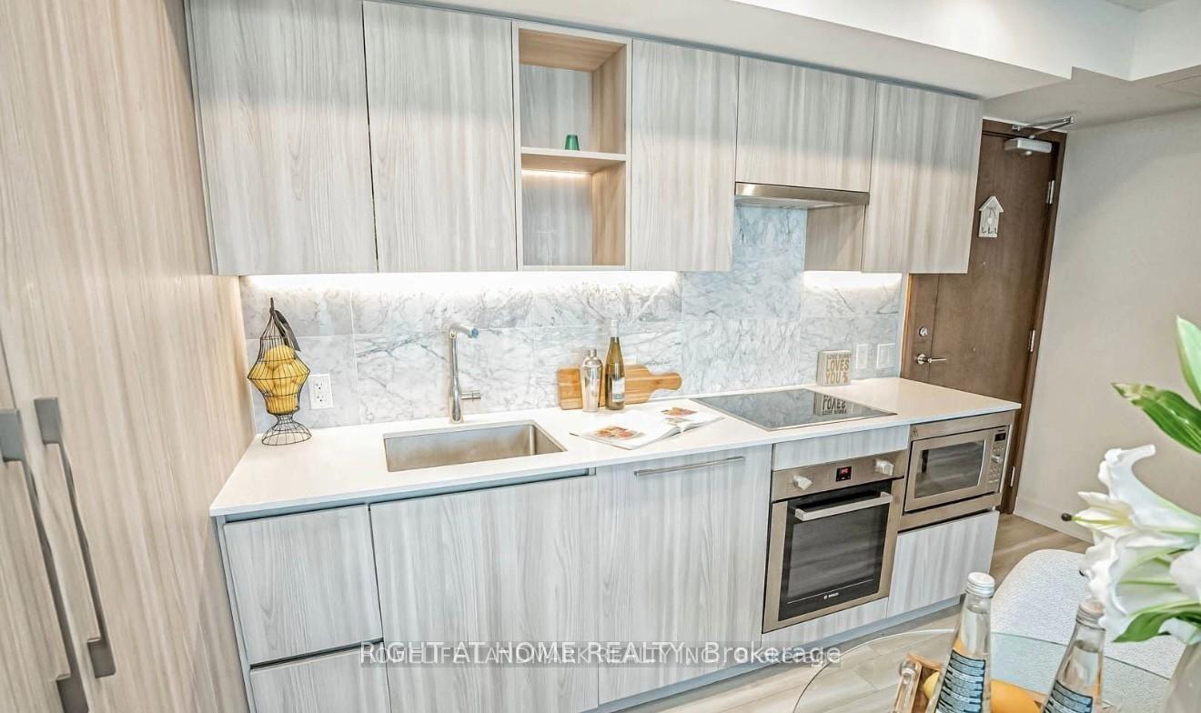 Photo 3 of Unit 605, 19 Bathurst Street, Toronto, Waterfront Communities — HOMEH