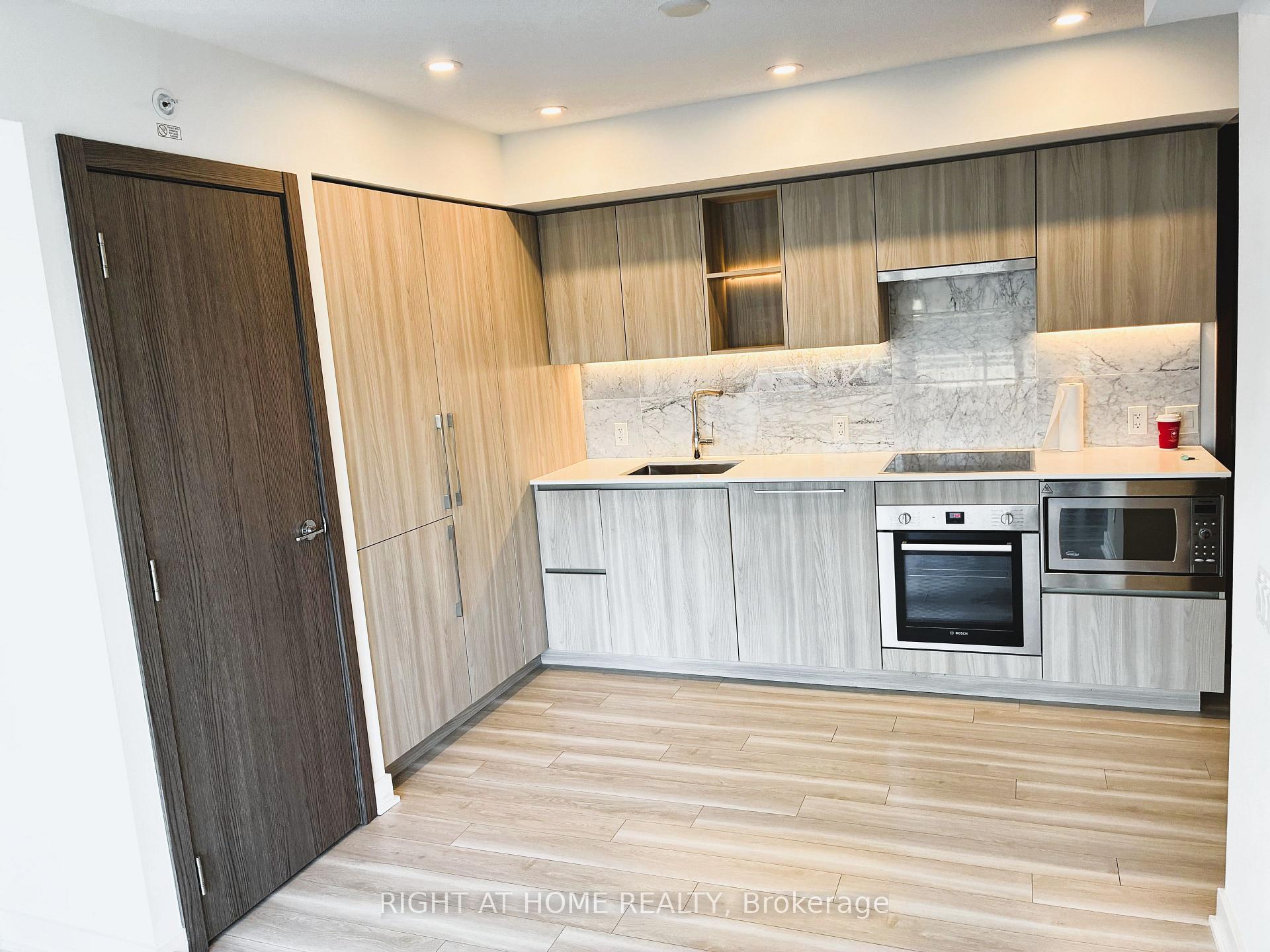Photo 4 of Unit 605, 19 Bathurst Street, Toronto, Waterfront Communities — HOMEH