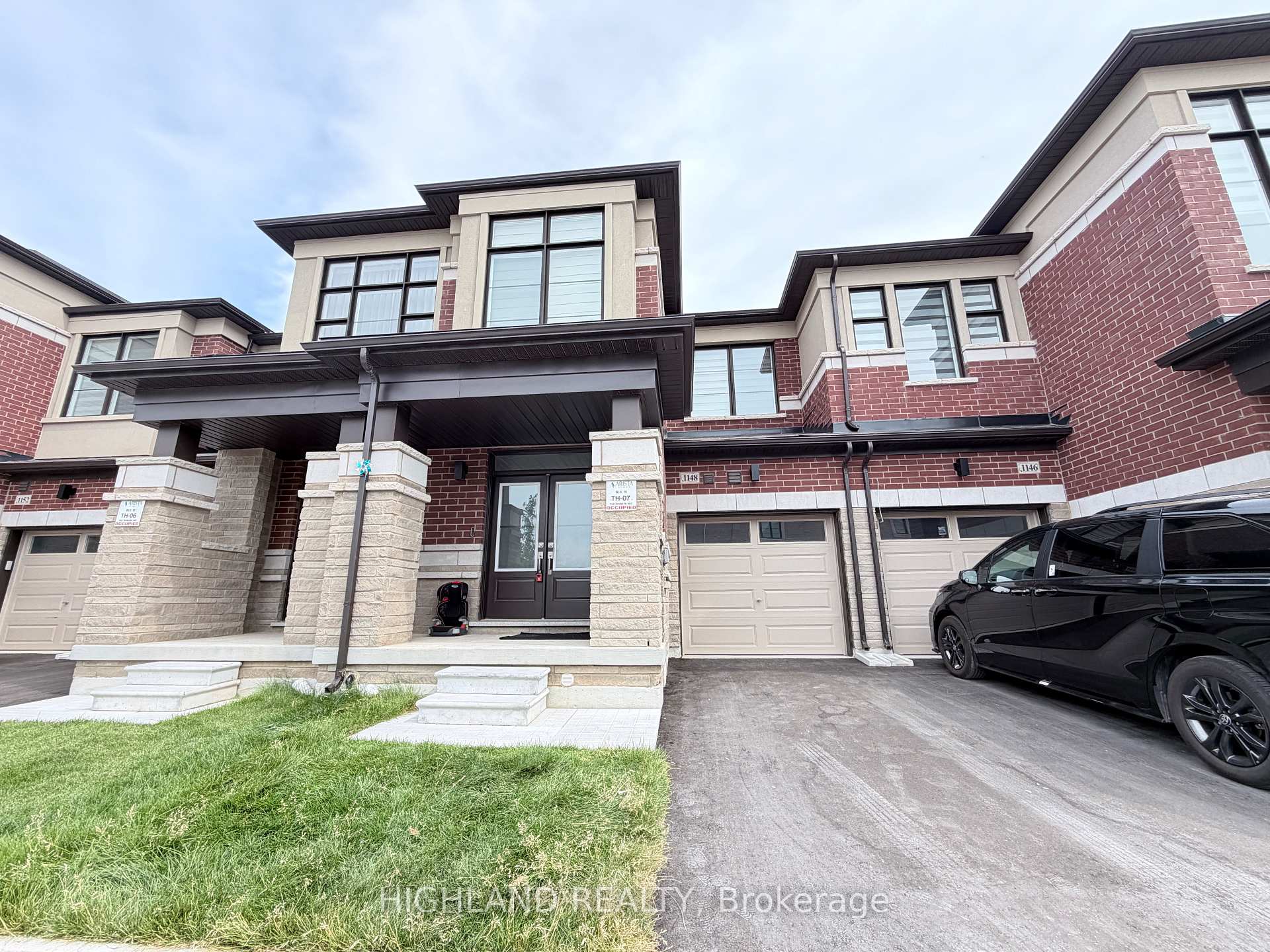 Front of 1148 Tanbark Avenue