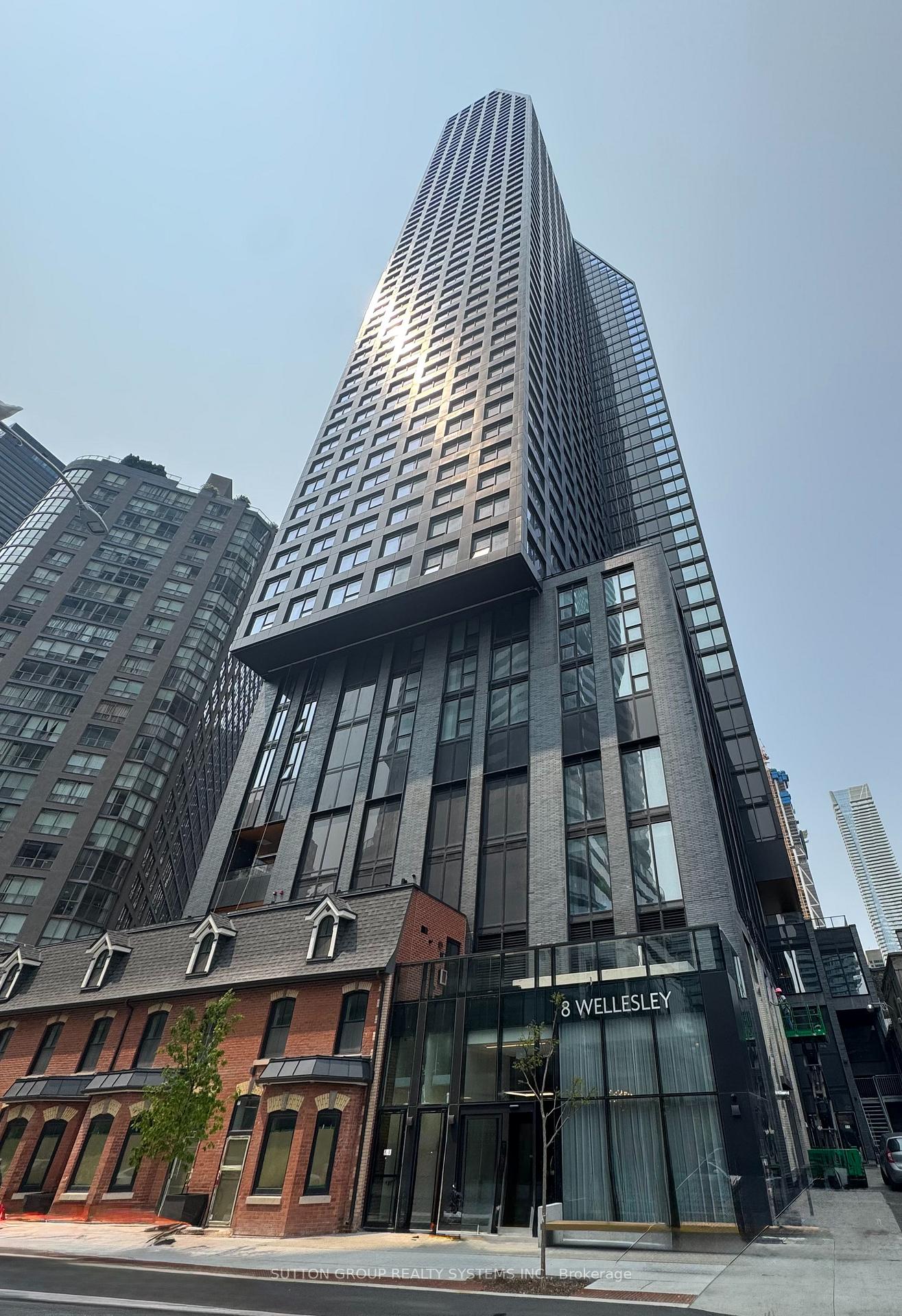 Front of Unit 4712, 8 Wellesley Street W