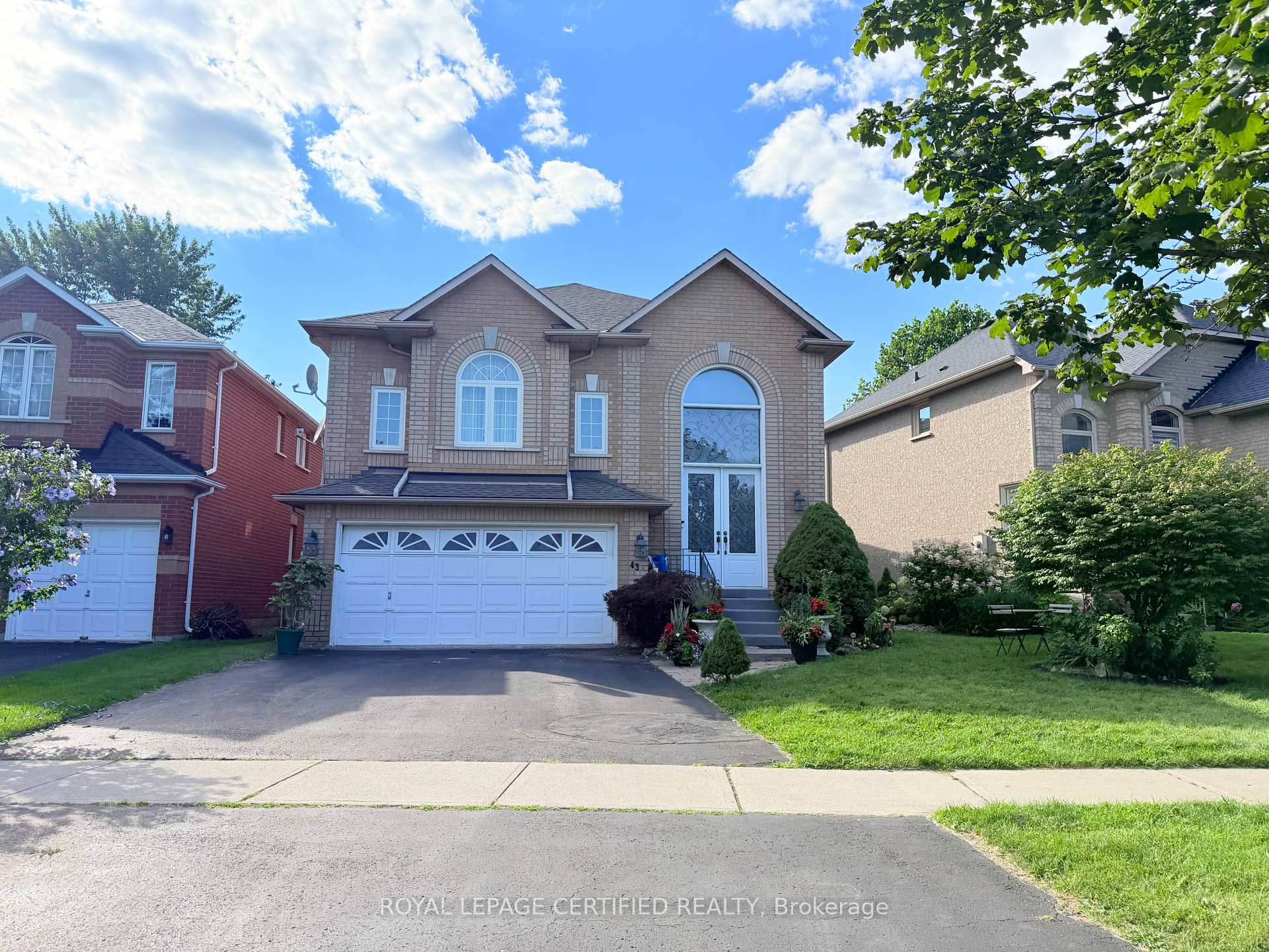 Photo 2 of 43 Boulding Avenue, Hamilton, Waterdown — HOMEH