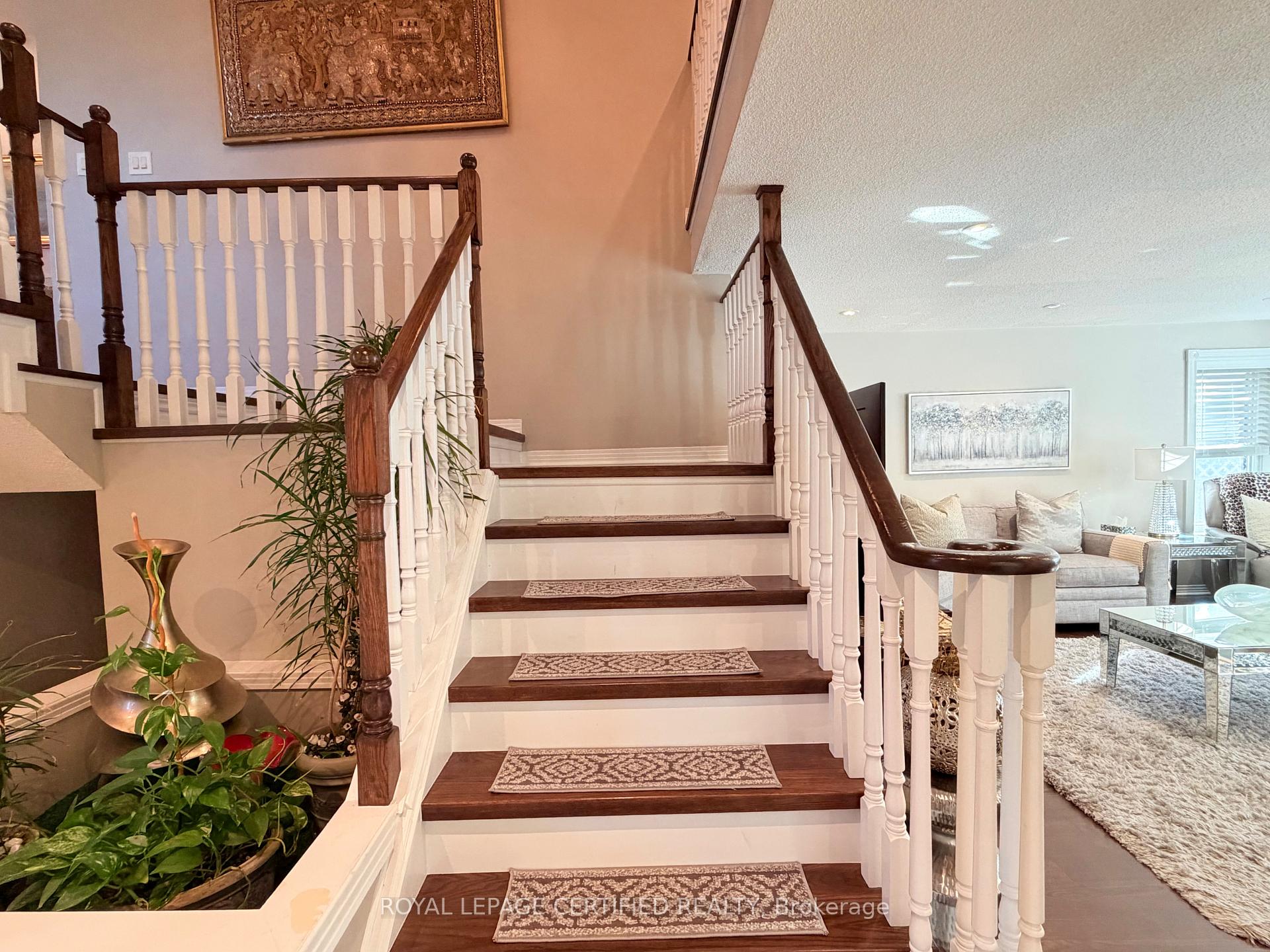 Photo 23 of 43 Boulding Avenue, Hamilton, Waterdown — HOMEH