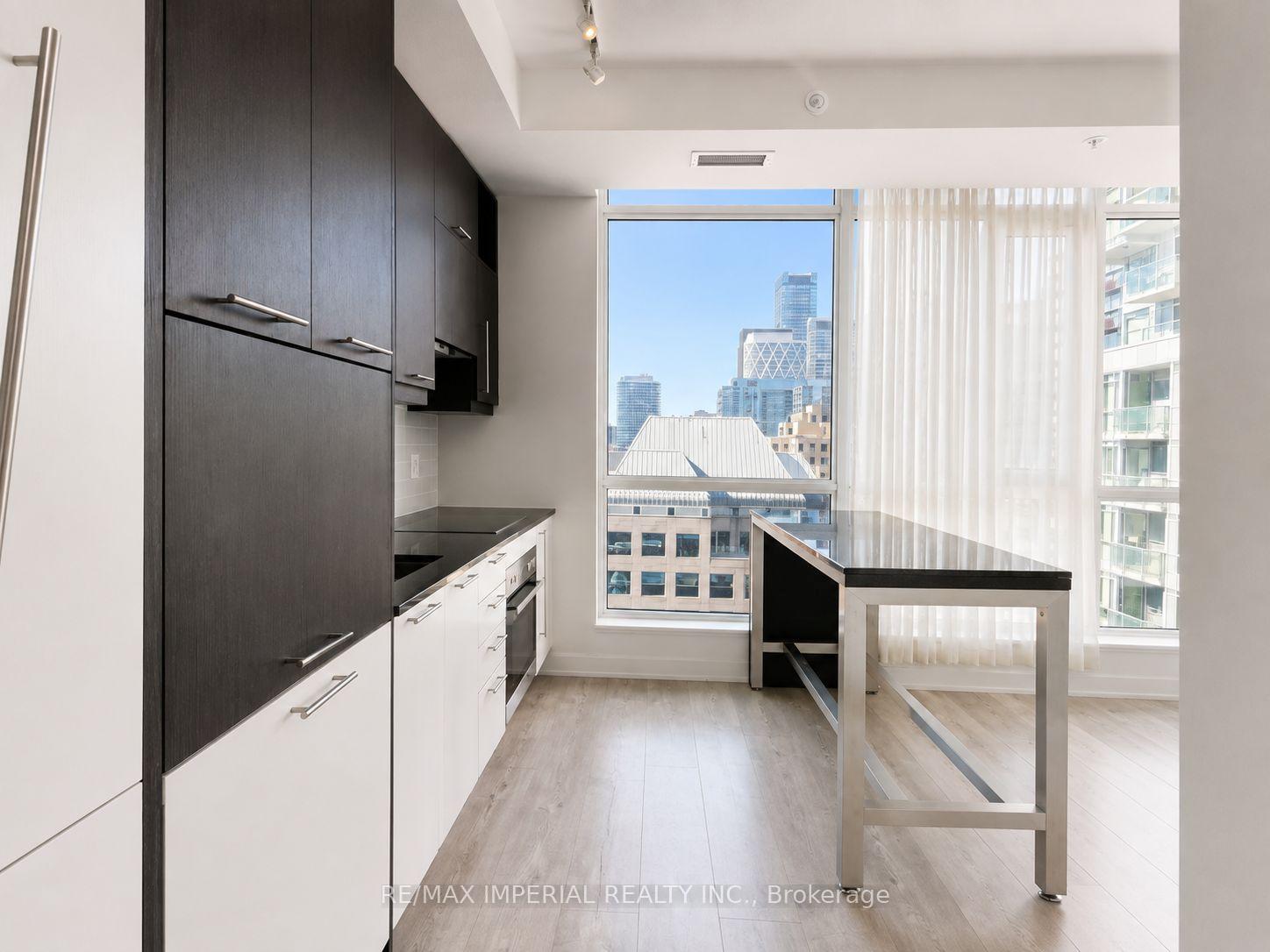 Photo 4 of Unit 1502, 30 Nelson Street, Toronto, Waterfront Communities — HOMEH