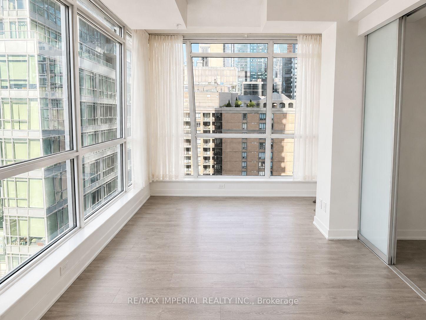 Photo 5 of Unit 1502, 30 Nelson Street, Toronto, Waterfront Communities — HOMEH