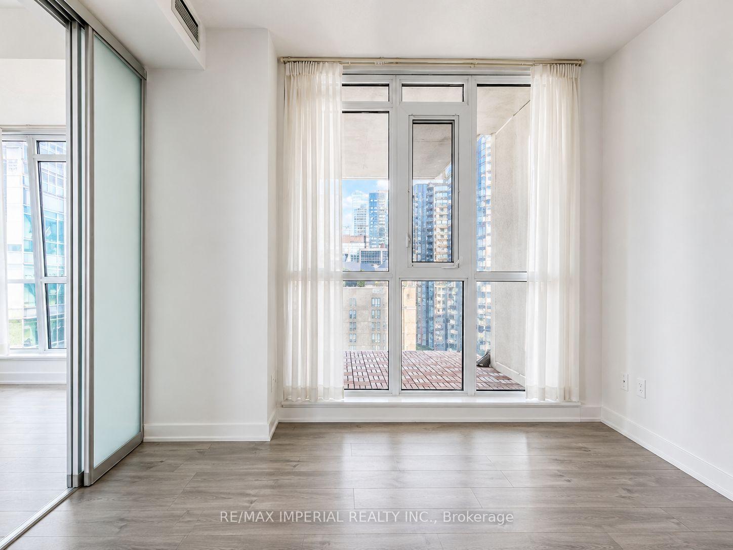 Photo 6 of Unit 1502, 30 Nelson Street, Toronto, Waterfront Communities — HOMEH