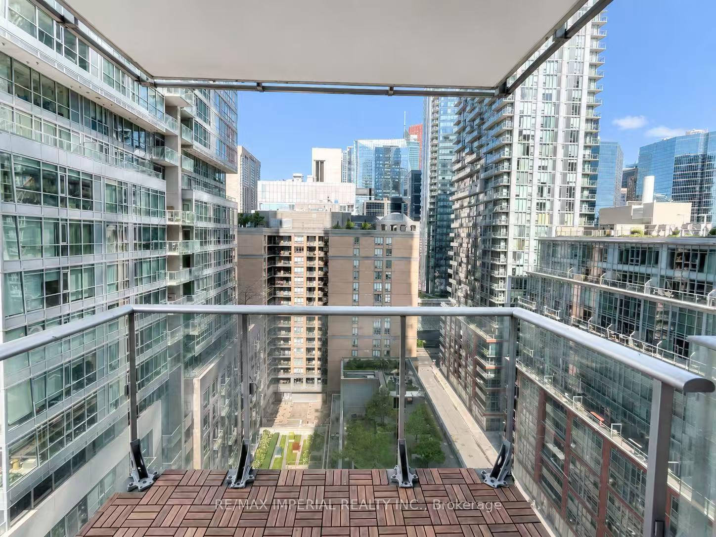 Photo 12 of Unit 1502, 30 Nelson Street, Toronto, Waterfront Communities — HOMEH