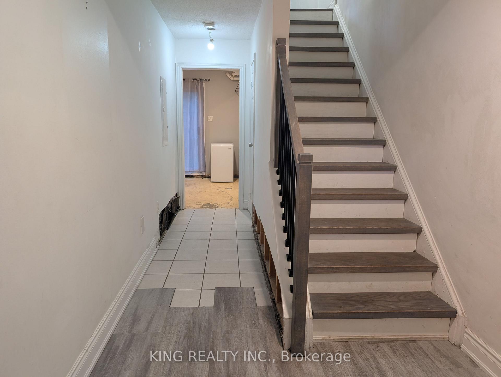 Photo 3 of Unit 7, 985 Limeridge Road E, Hamilton, Berrisfield — HOMEH