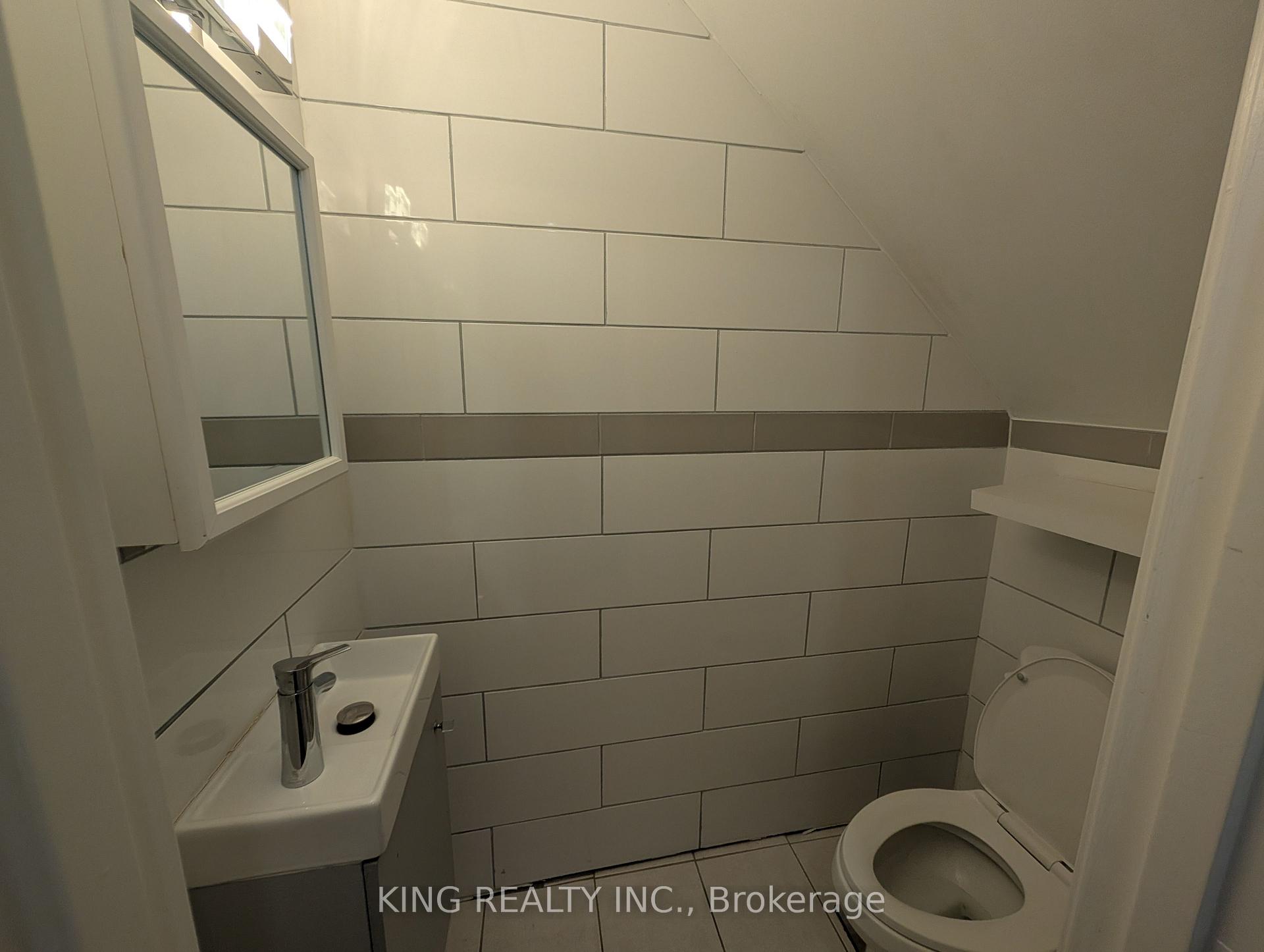 Photo 4 of Unit 7, 985 Limeridge Road E, Hamilton, Berrisfield — HOMEH