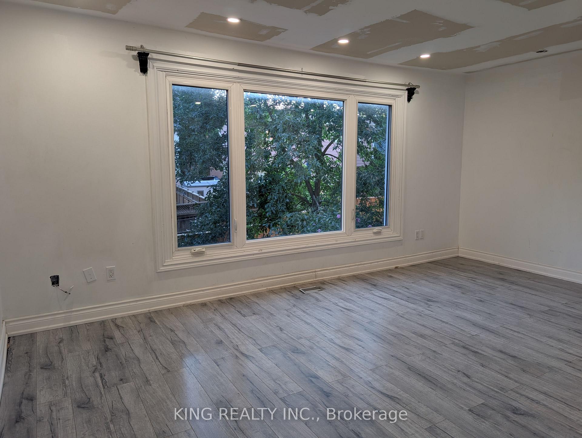 Photo 6 of Unit 7, 985 Limeridge Road E, Hamilton, Berrisfield — HOMEH