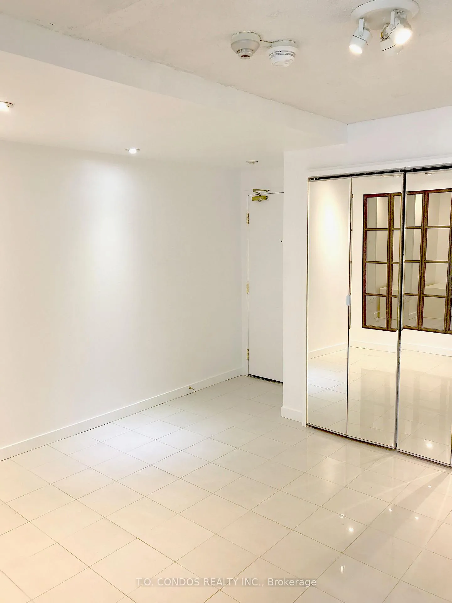 Photo 4 of Unit 1402, 92 King Street E, Toronto, Church-Yonge Corridor — HOMEH