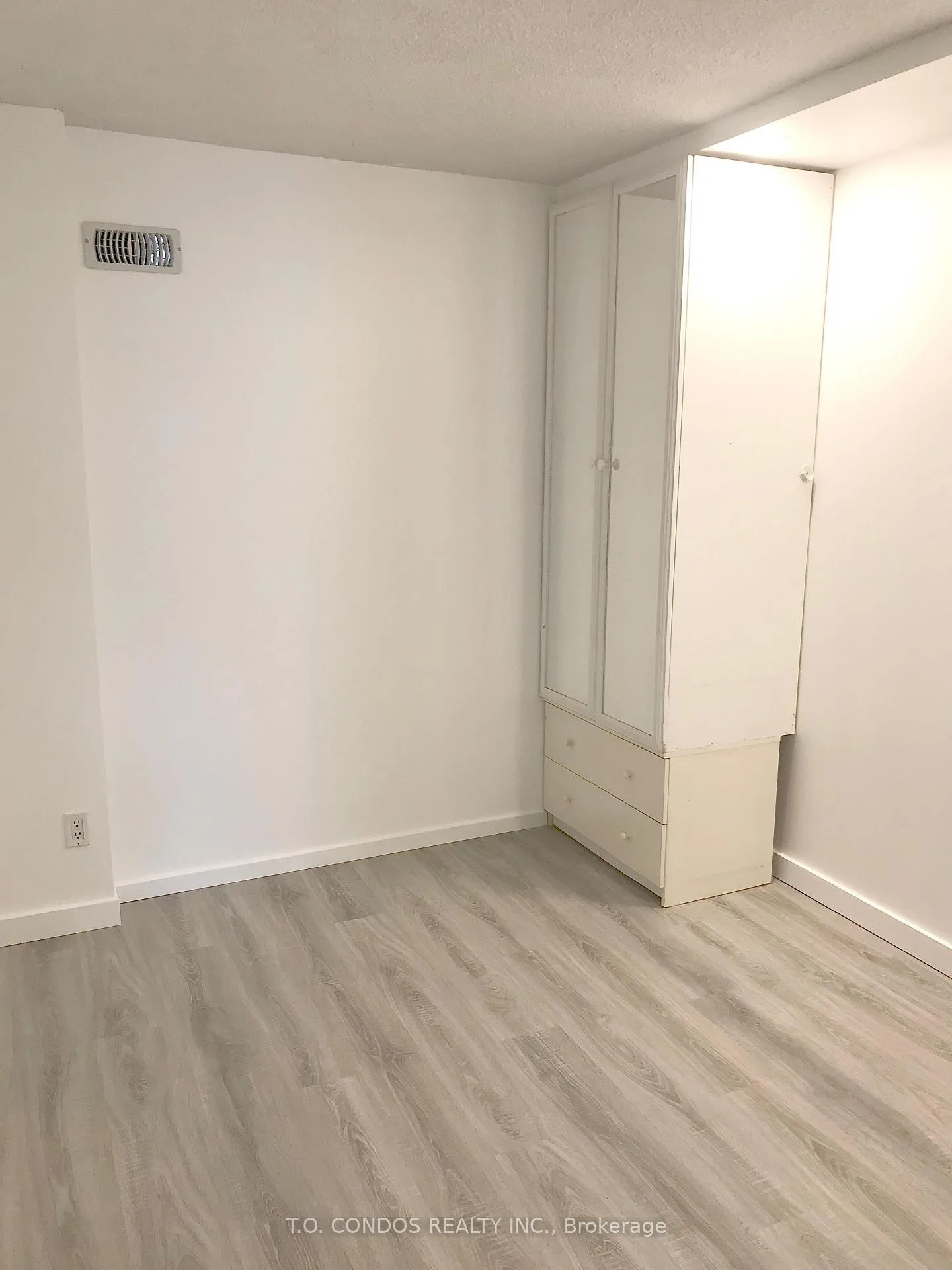 Photo 10 of Unit 1402, 92 King Street E, Toronto, Church-Yonge Corridor — HOMEH