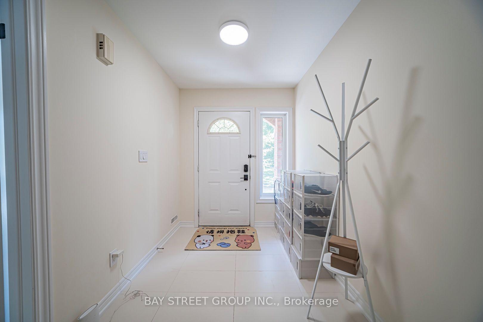 Photo 3 of 16 Dahlia Road, Markham, Commerce Valley — HOMEH