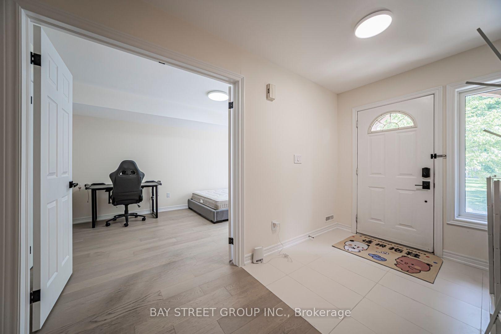 Photo 4 of 16 Dahlia Road, Markham, Commerce Valley — HOMEH