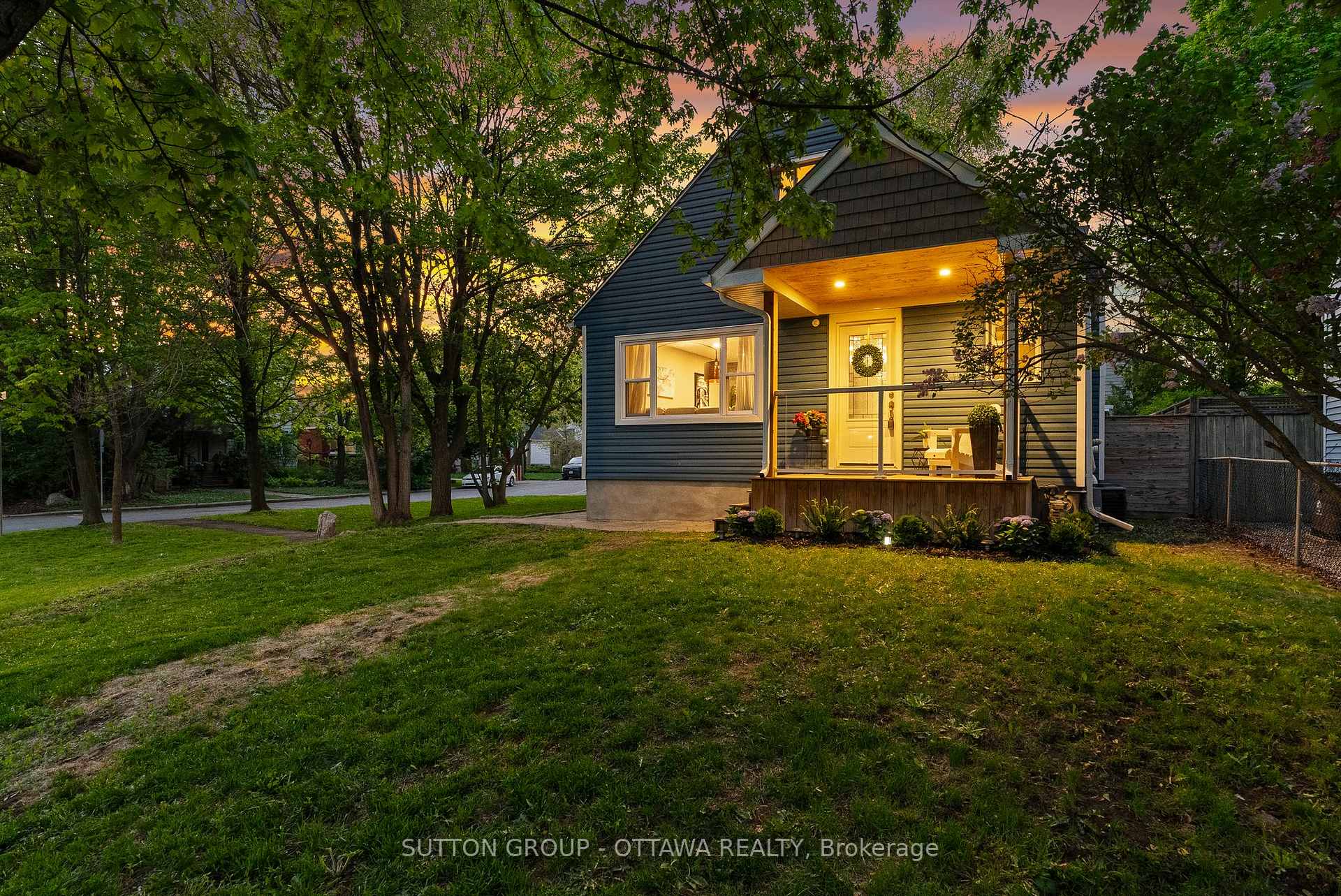 Photo 2 of 409 Blake Boulevard, Ottawa, Vanier — HOMEH