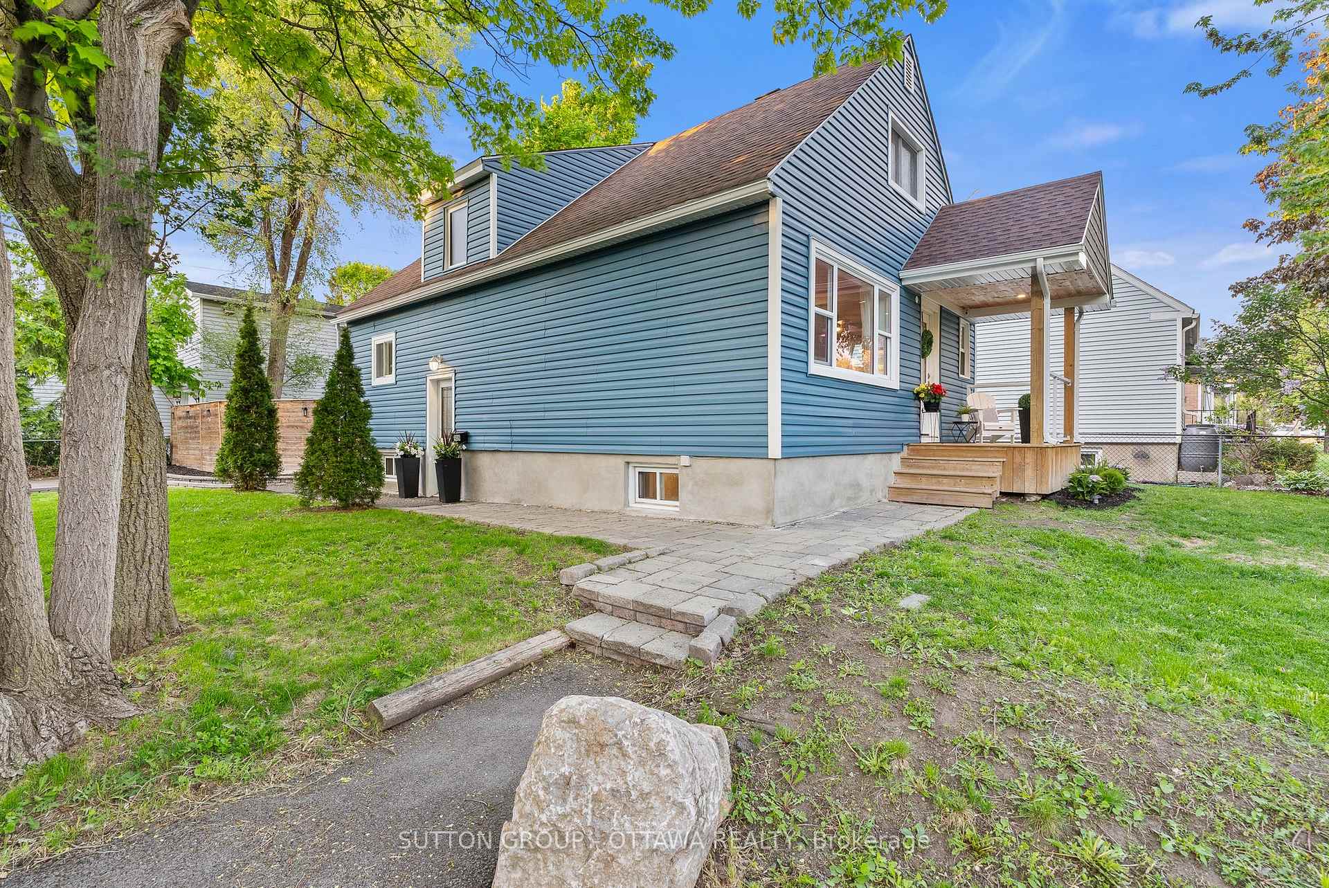 Photo 5 of 409 Blake Boulevard, Ottawa, Vanier — HOMEH