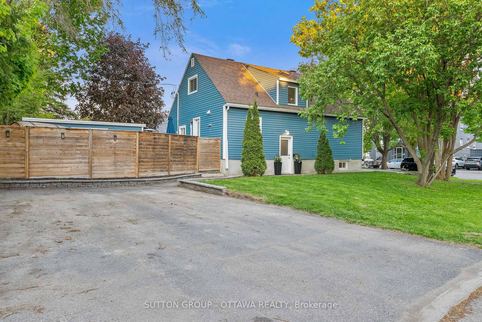 Photo 6 of 409 Blake Boulevard, Ottawa, Vanier — HOMEH