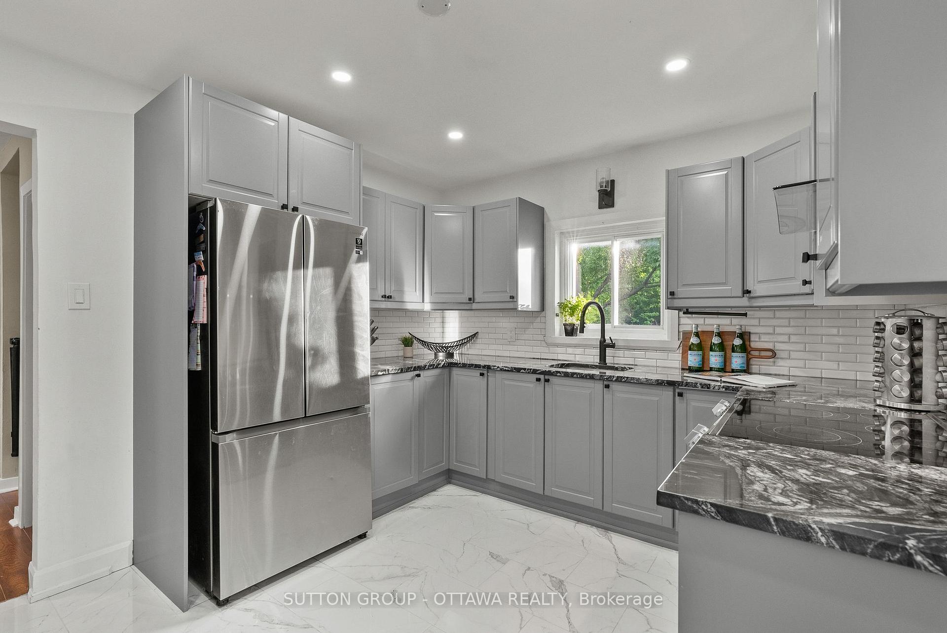 Photo 16 of 409 Blake Boulevard, Ottawa, Vanier — HOMEH