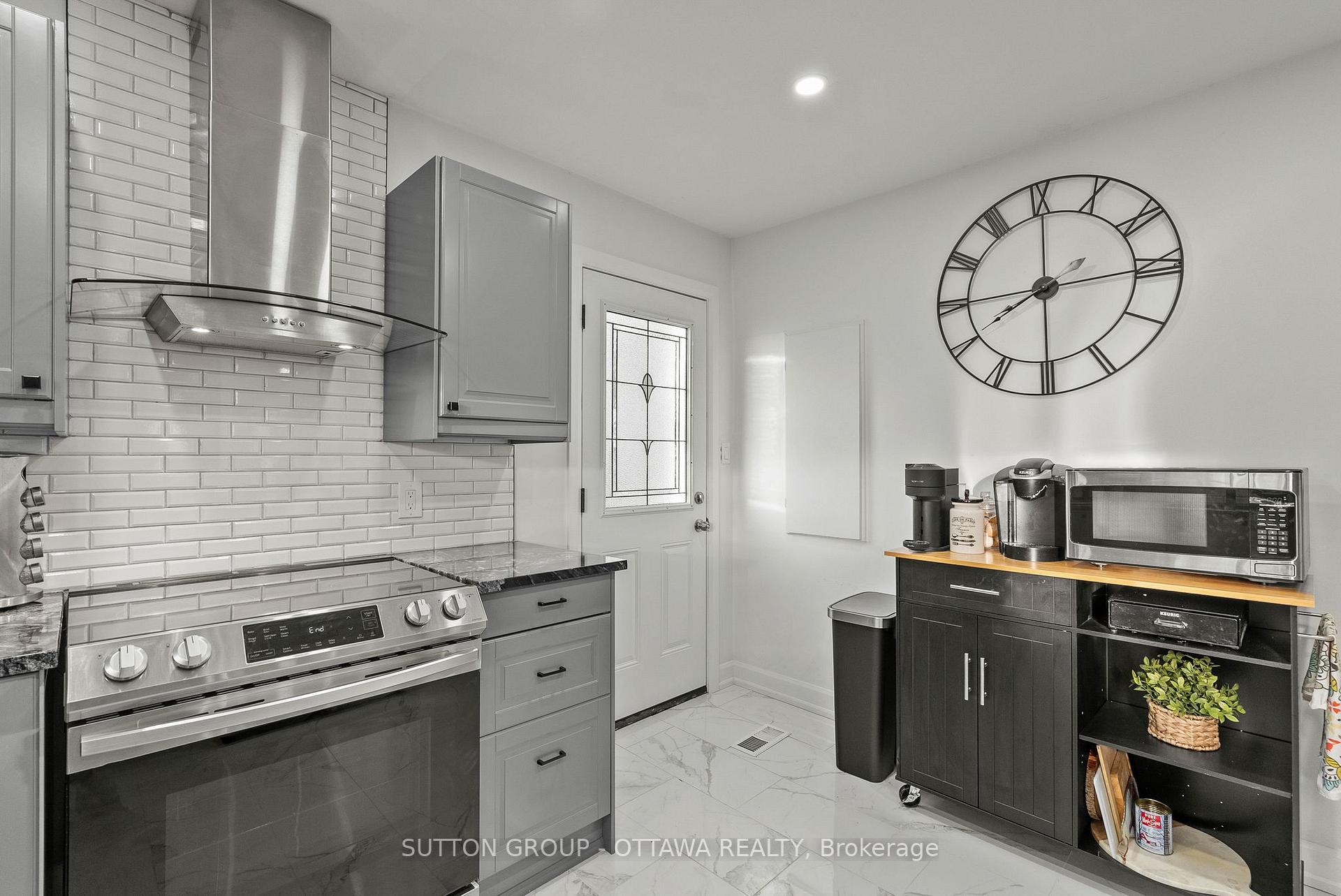 Photo 17 of 409 Blake Boulevard, Ottawa, Vanier — HOMEH