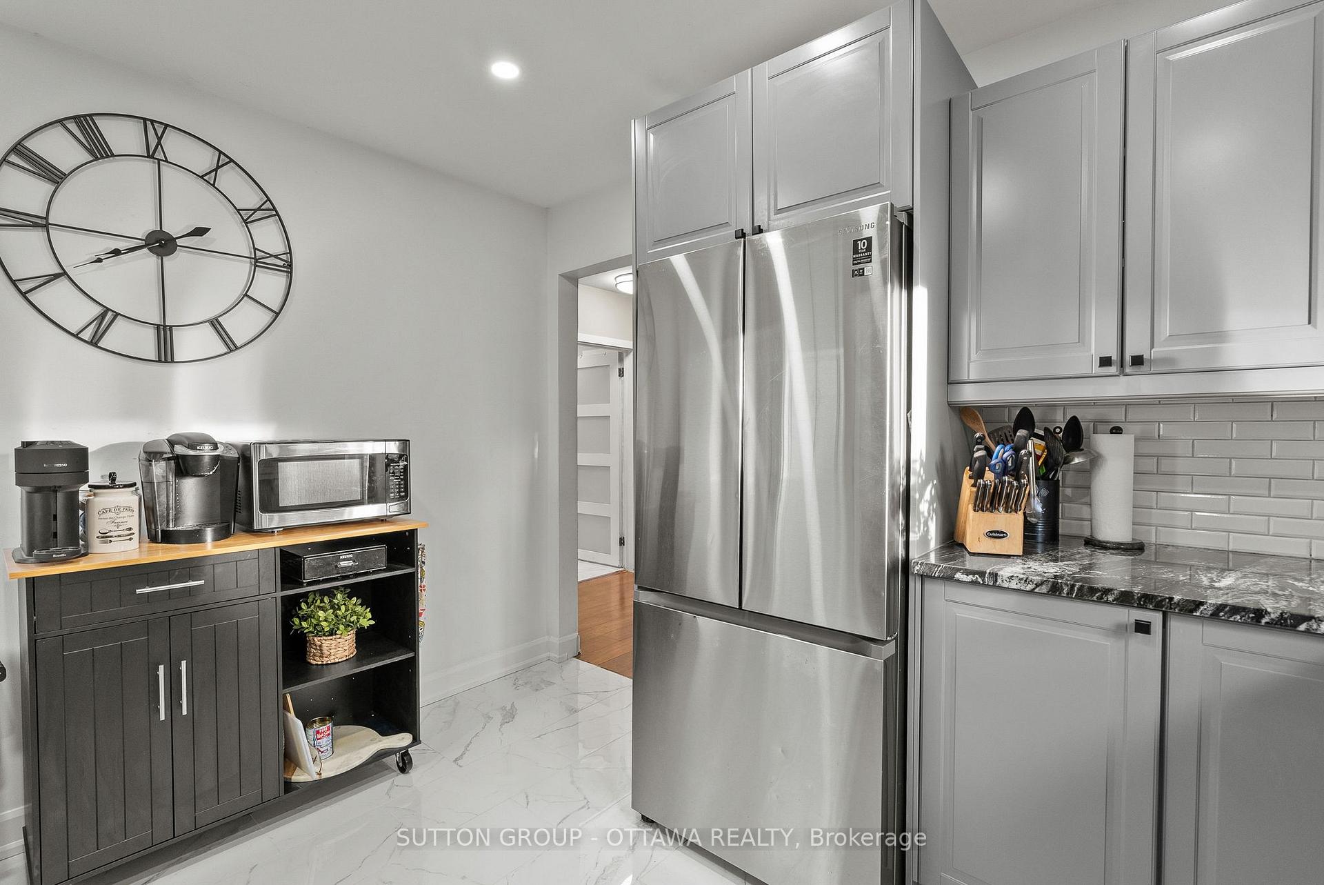 Photo 18 of 409 Blake Boulevard, Ottawa, Vanier — HOMEH