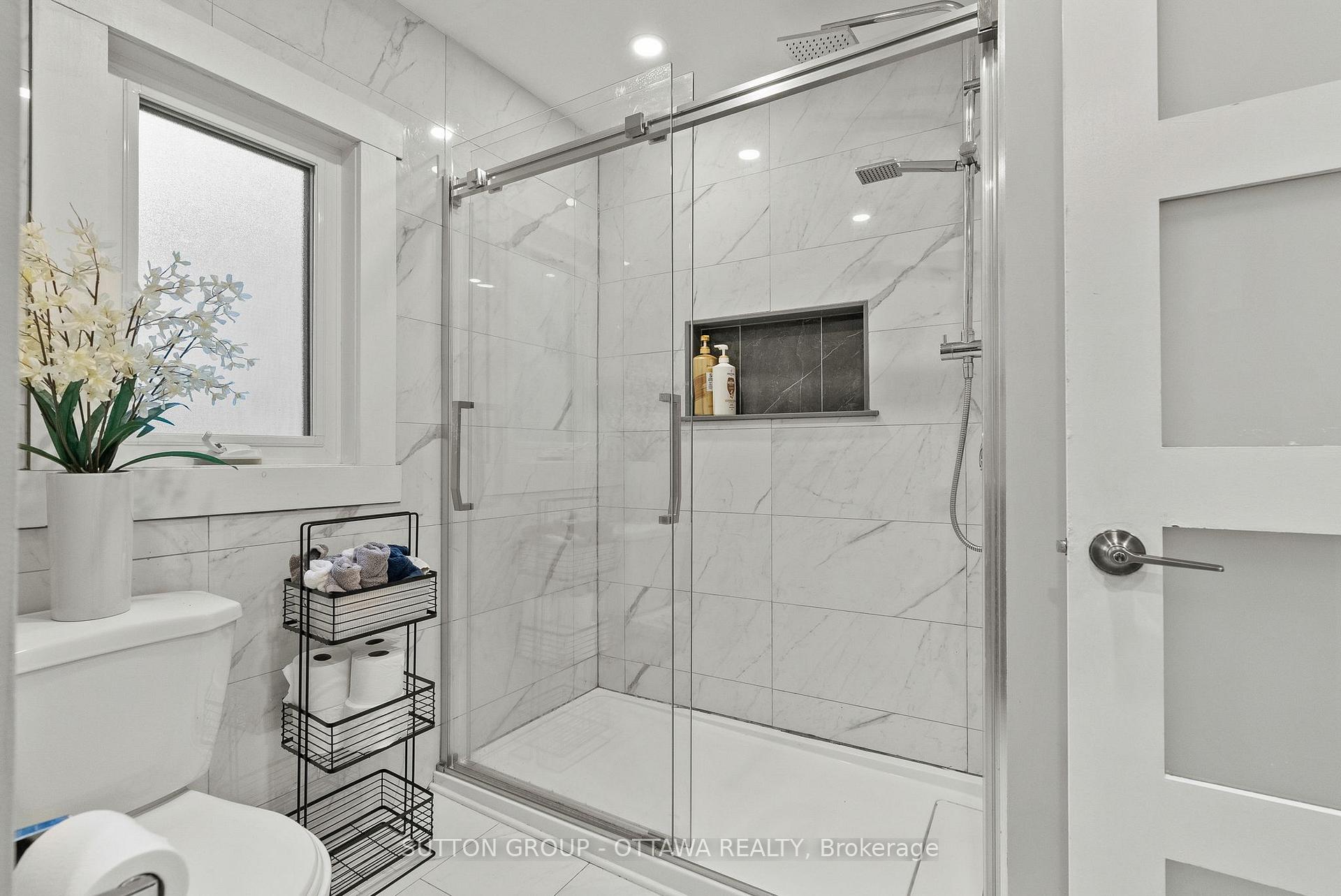 Photo 20 of 409 Blake Boulevard, Ottawa, Vanier — HOMEH