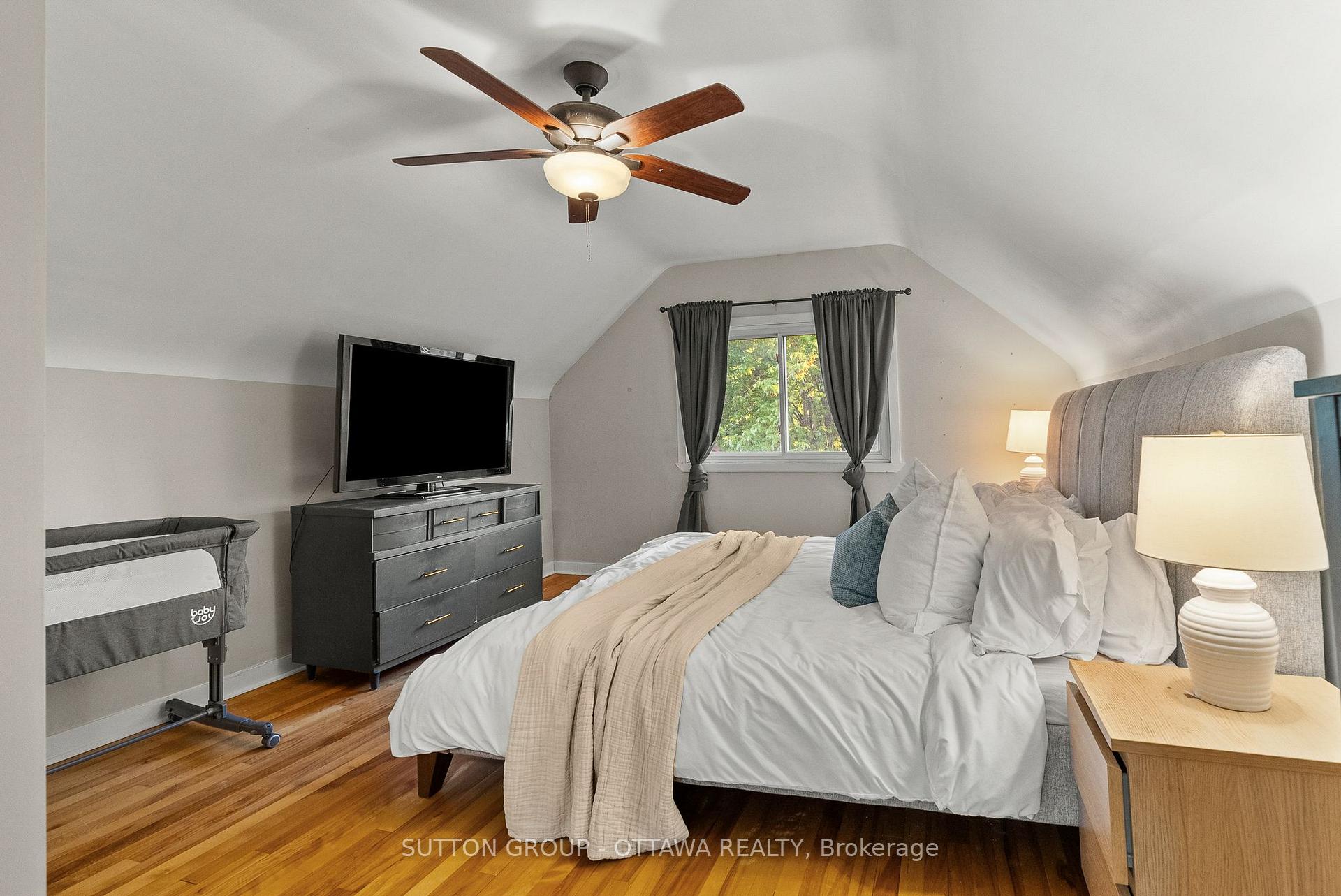 Photo 23 of 409 Blake Boulevard, Ottawa, Vanier — HOMEH