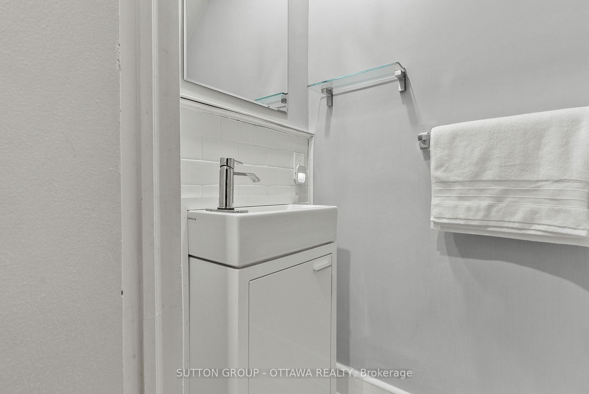 Photo 27 of 409 Blake Boulevard, Ottawa, Vanier — HOMEH