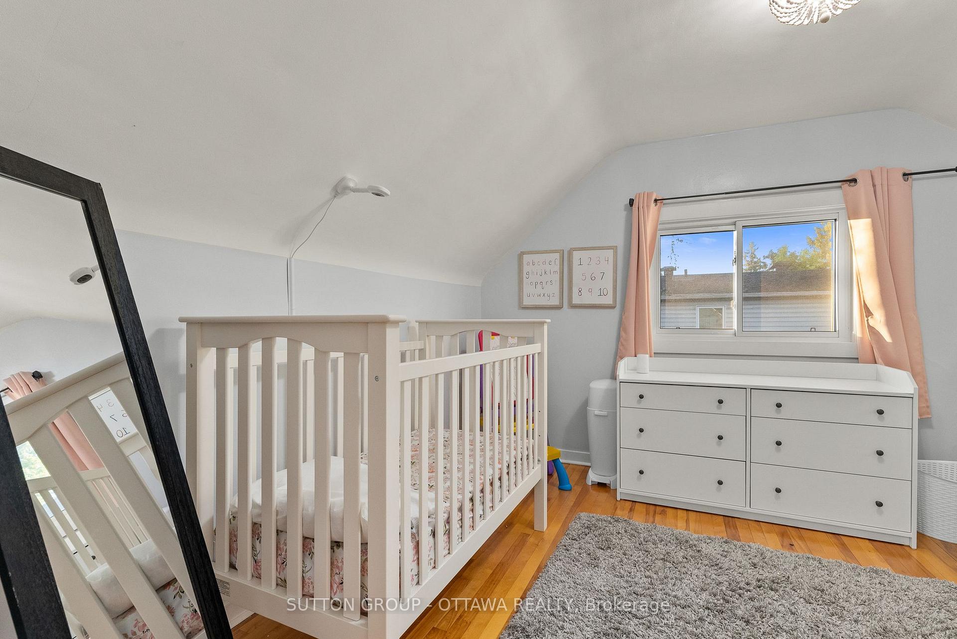 Photo 28 of 409 Blake Boulevard, Ottawa, Vanier — HOMEH