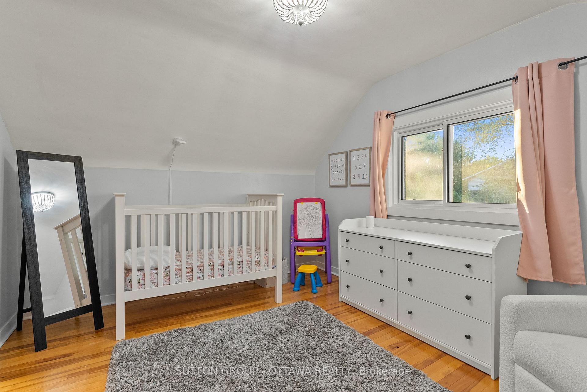 Photo 29 of 409 Blake Boulevard, Ottawa, Vanier — HOMEH