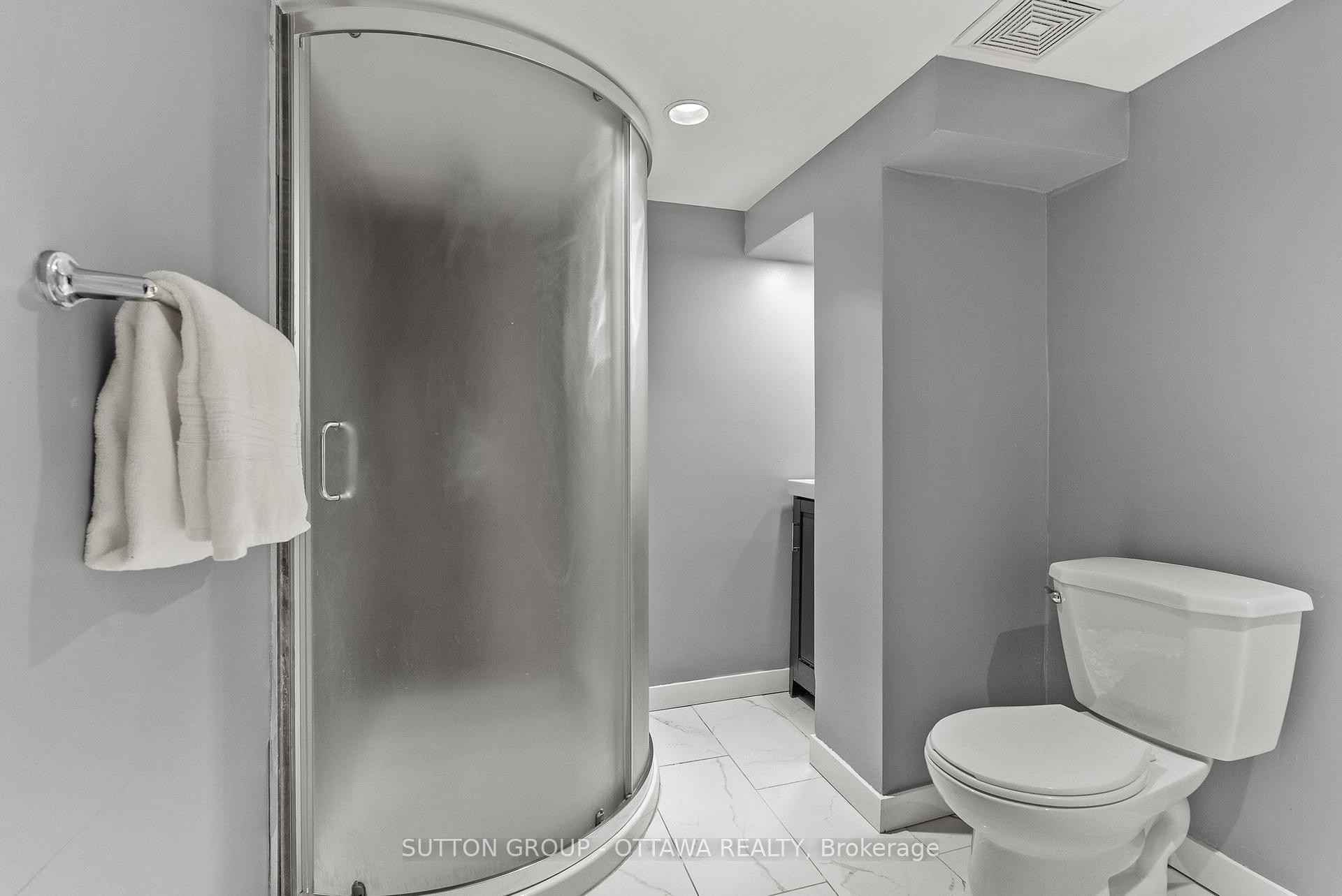 Photo 41 of 409 Blake Boulevard, Ottawa, Vanier — HOMEH