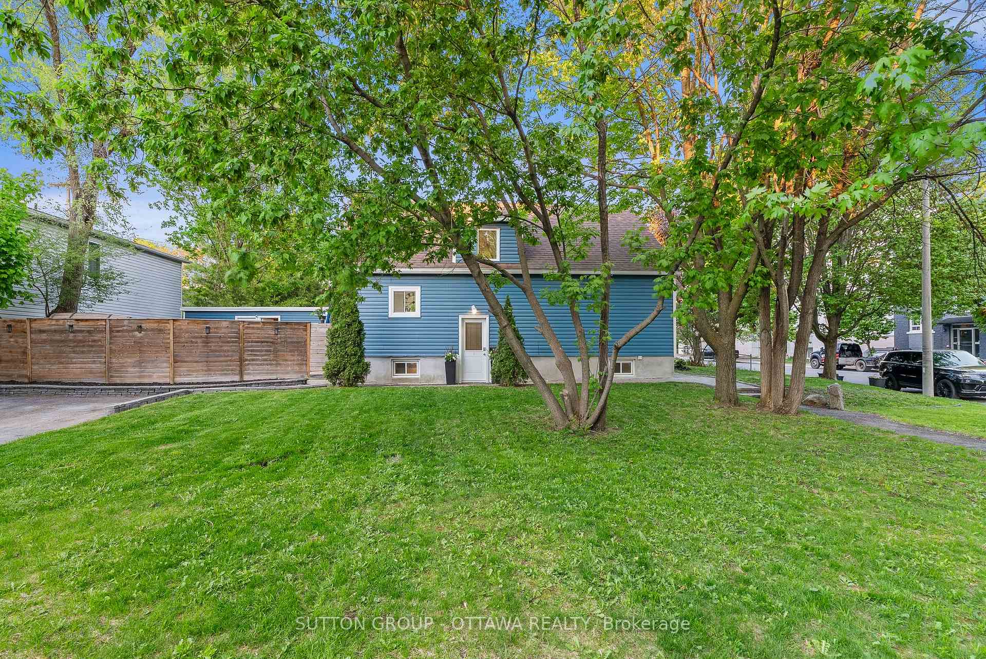Photo 43 of 409 Blake Boulevard, Ottawa, Vanier — HOMEH